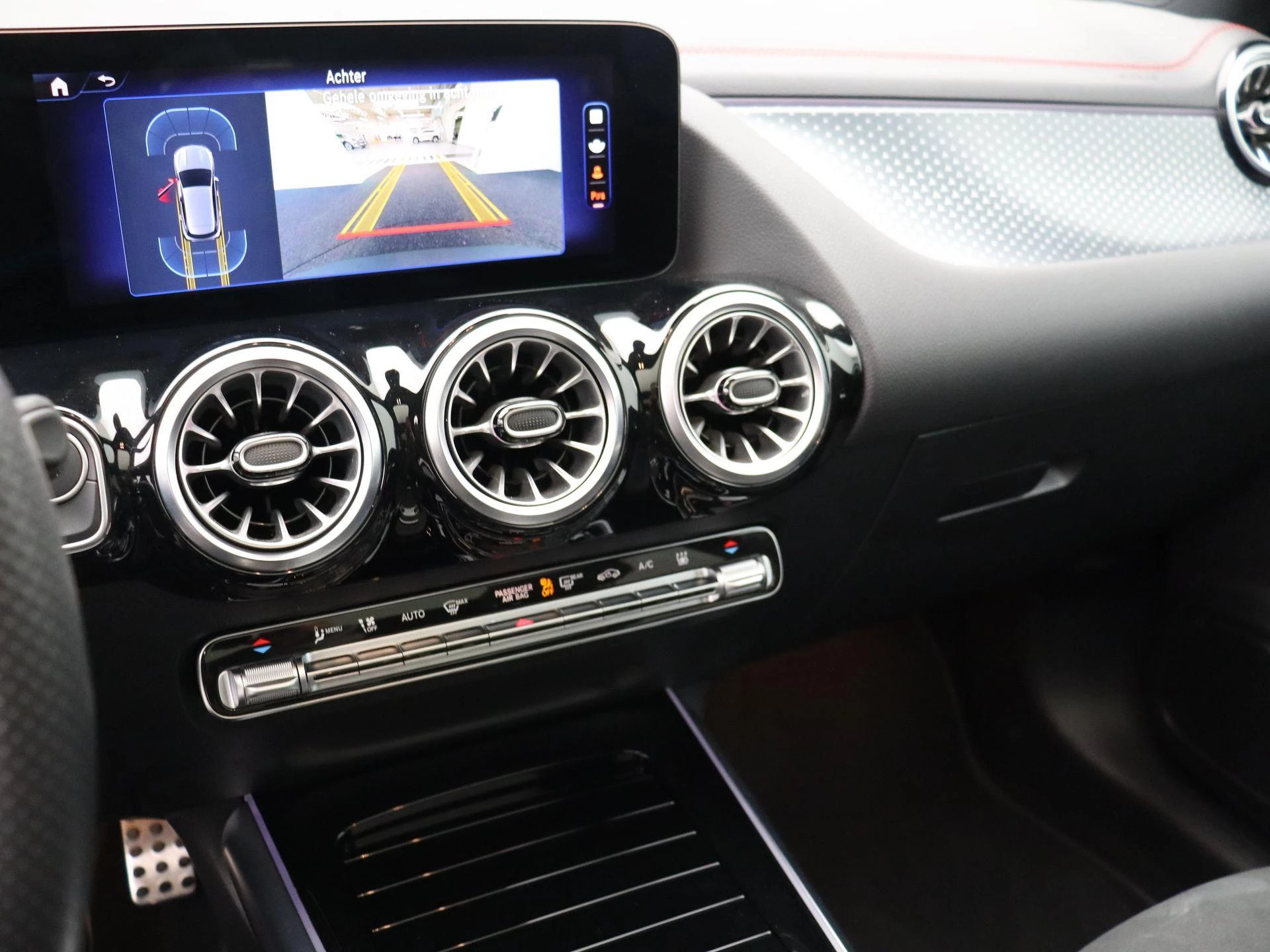 Mercedes-Benz-EQA-image-10
