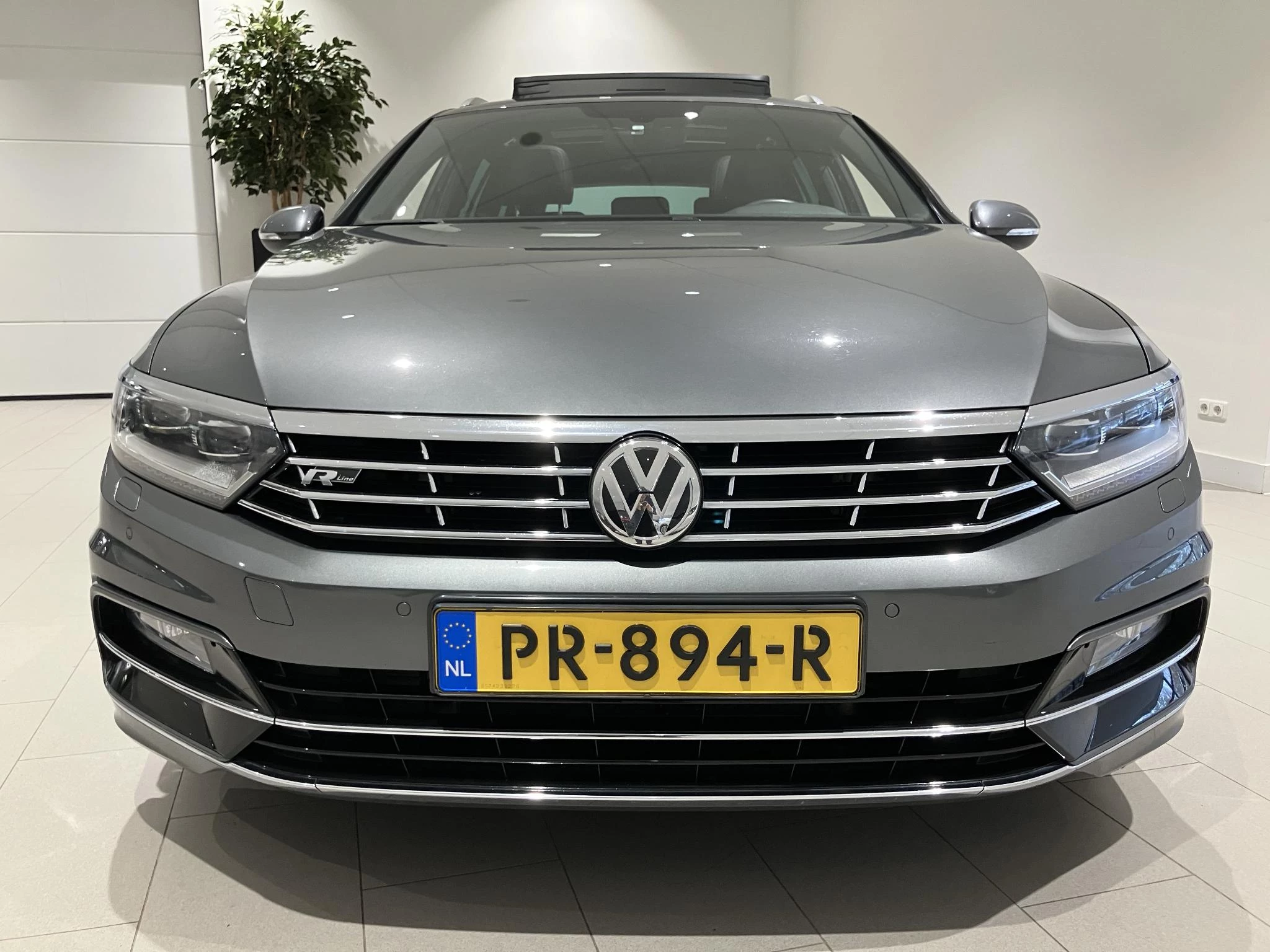 Volkswagen-Passat-image-11