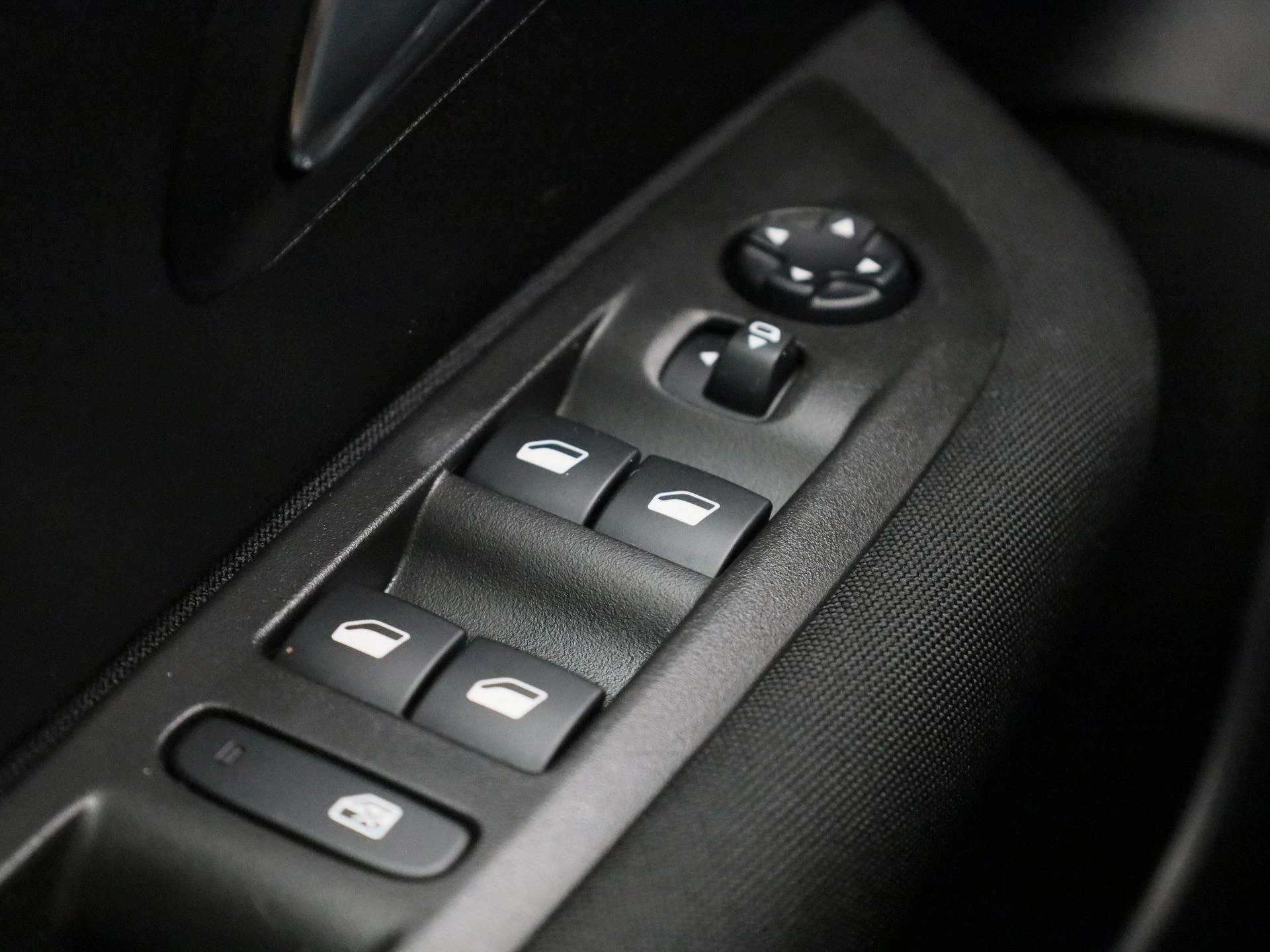 Peugeot-208-image-27