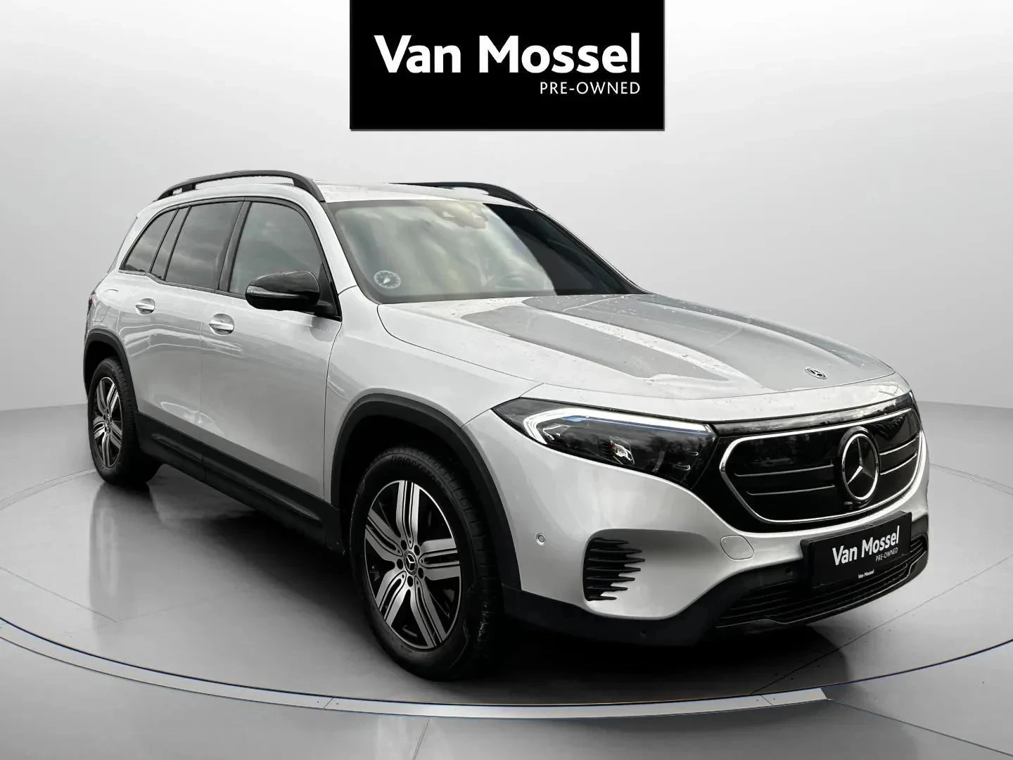 Mercedes-Benz-EQB-image-2