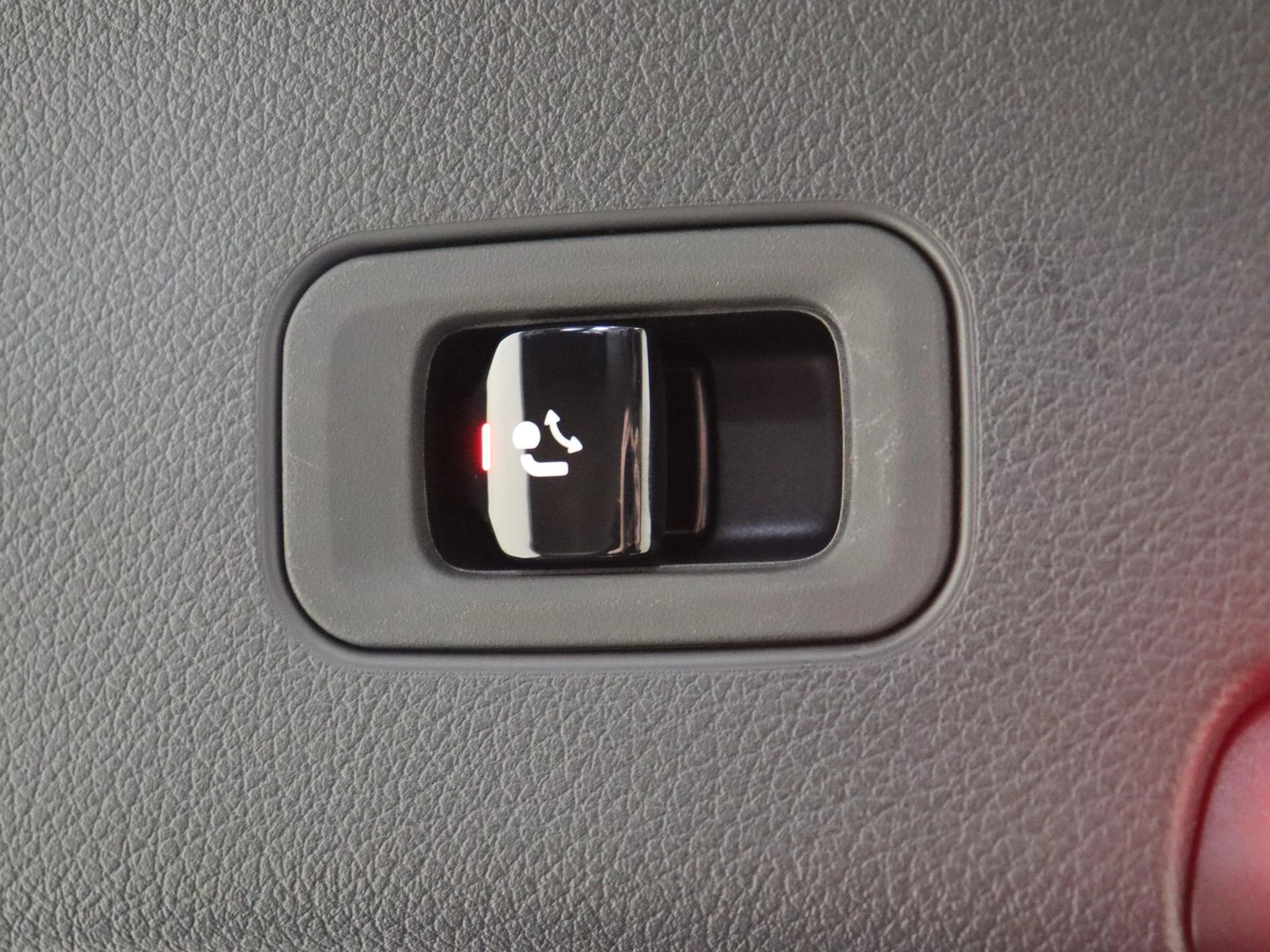 Mercedes-Benz-GLC-image-32