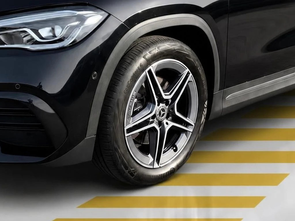 Mercedes-Benz-GLA 200-image-4