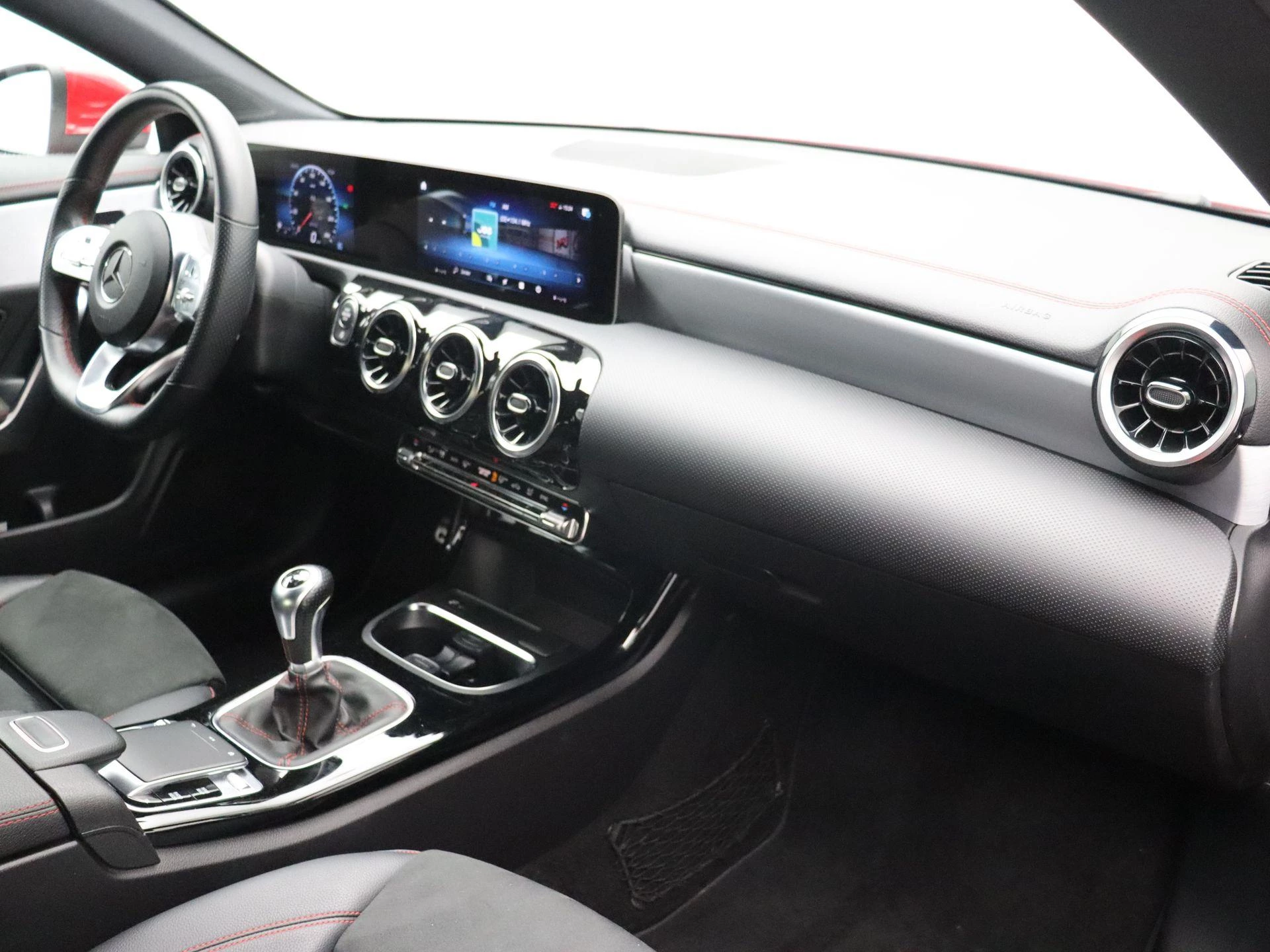 Mercedes-Benz CLA 180 Shooting Brake + AMG LINE + LED + CAMERA +