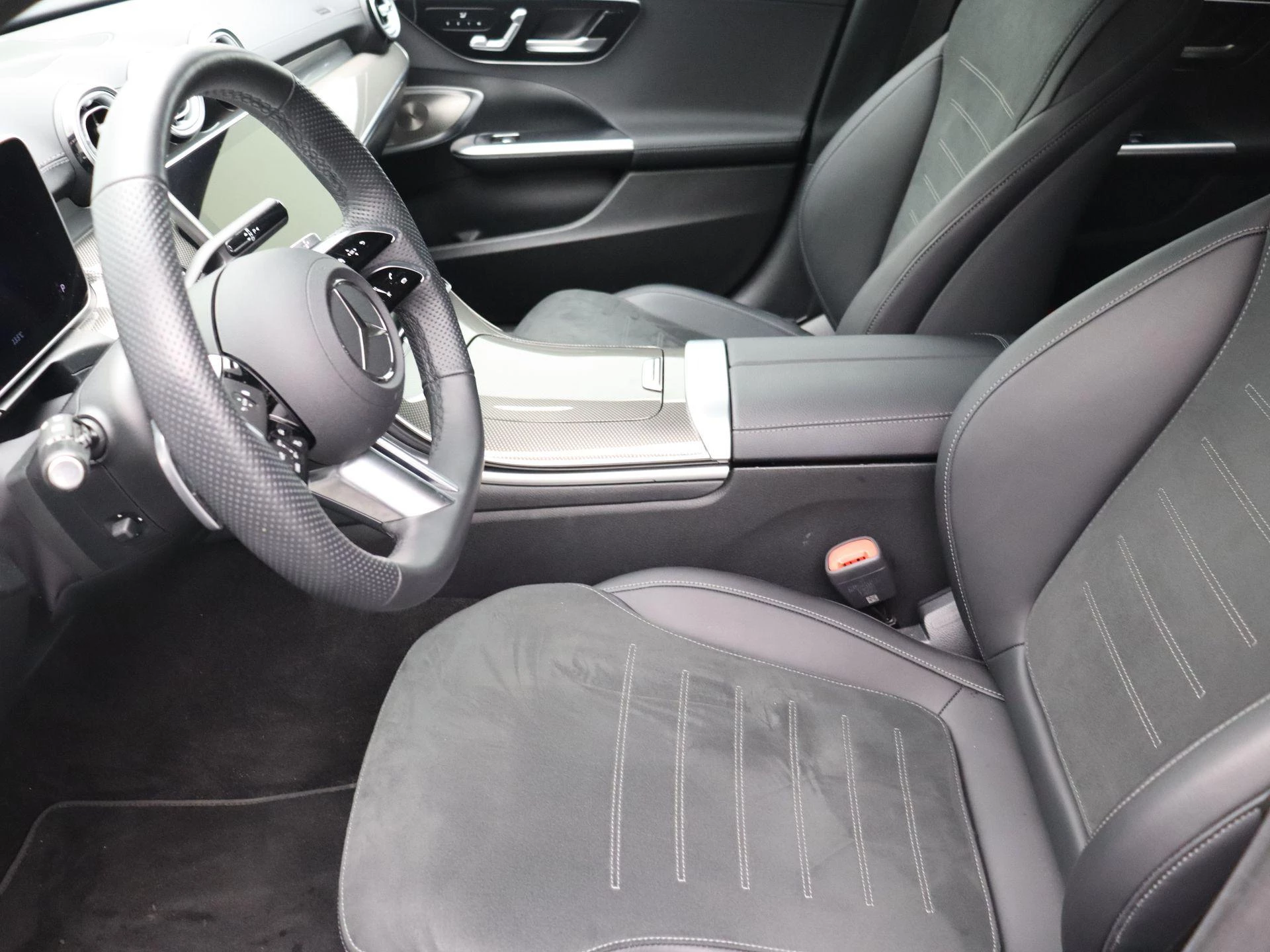 Mercedes-Benz C-Klasse 300 e AMG Line Estate + PANORAMISCH DAK + DIGITAL LIGHT + BURMESTER +
