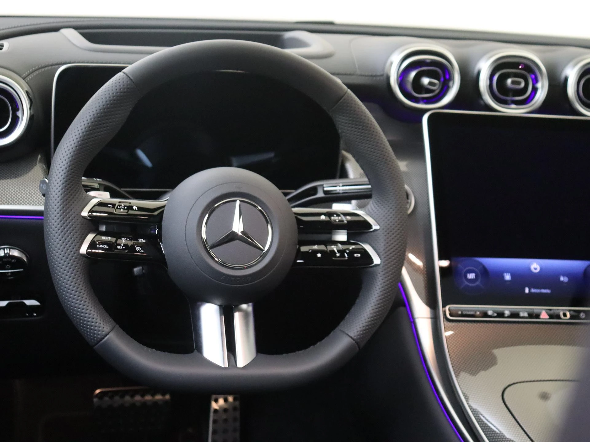 Mercedes-Benz-GLC-image-11