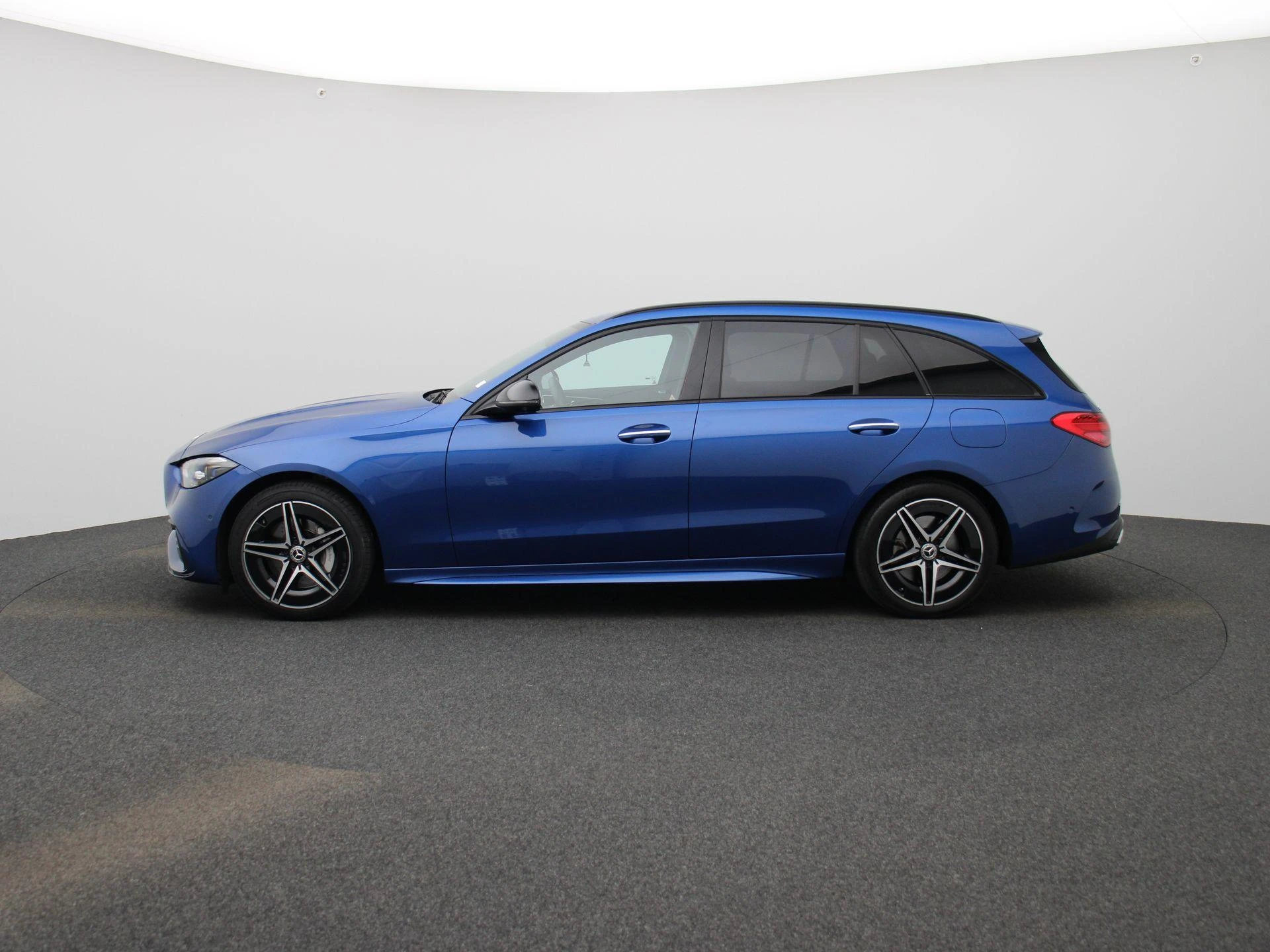 Mercedes-Benz-C-Klasse-image-3