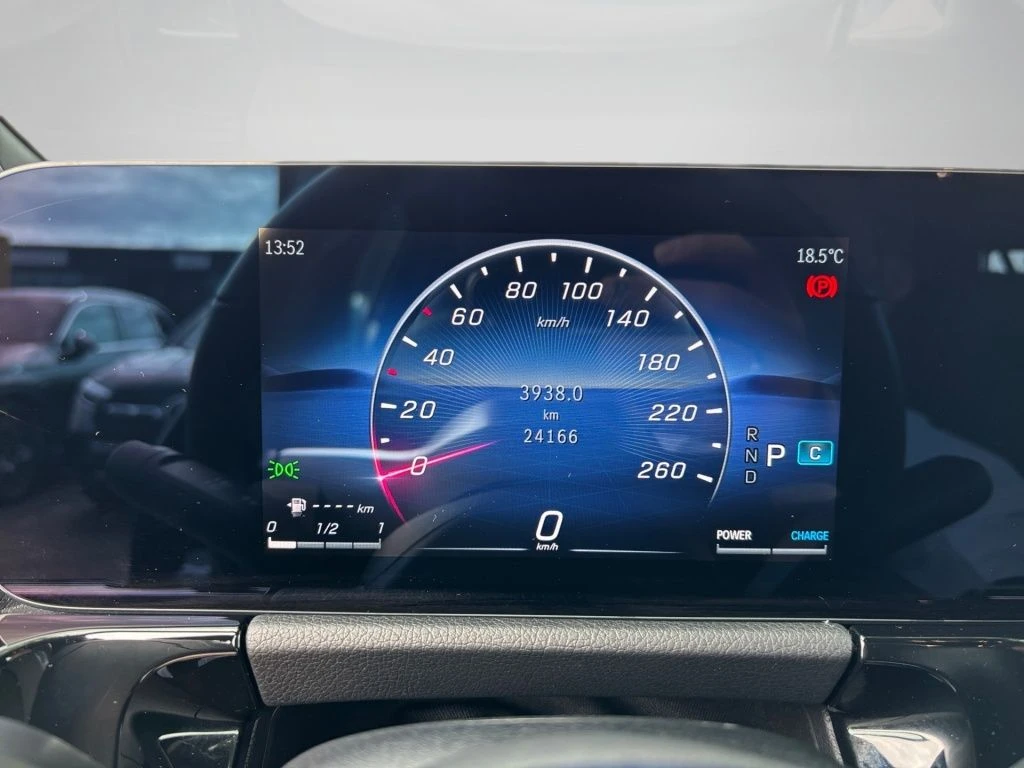 Mercedes-Benz-GLA 200-image-6