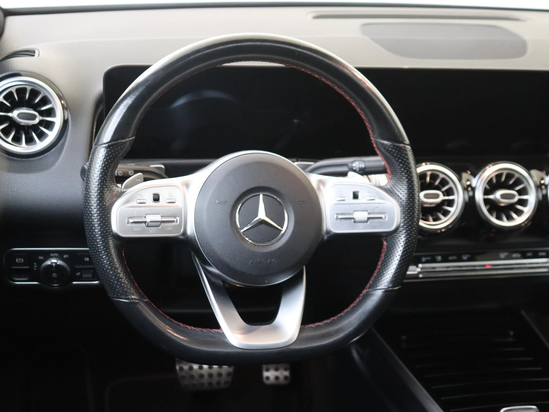 Mercedes-Benz GLB 180 Business Solution AMG
