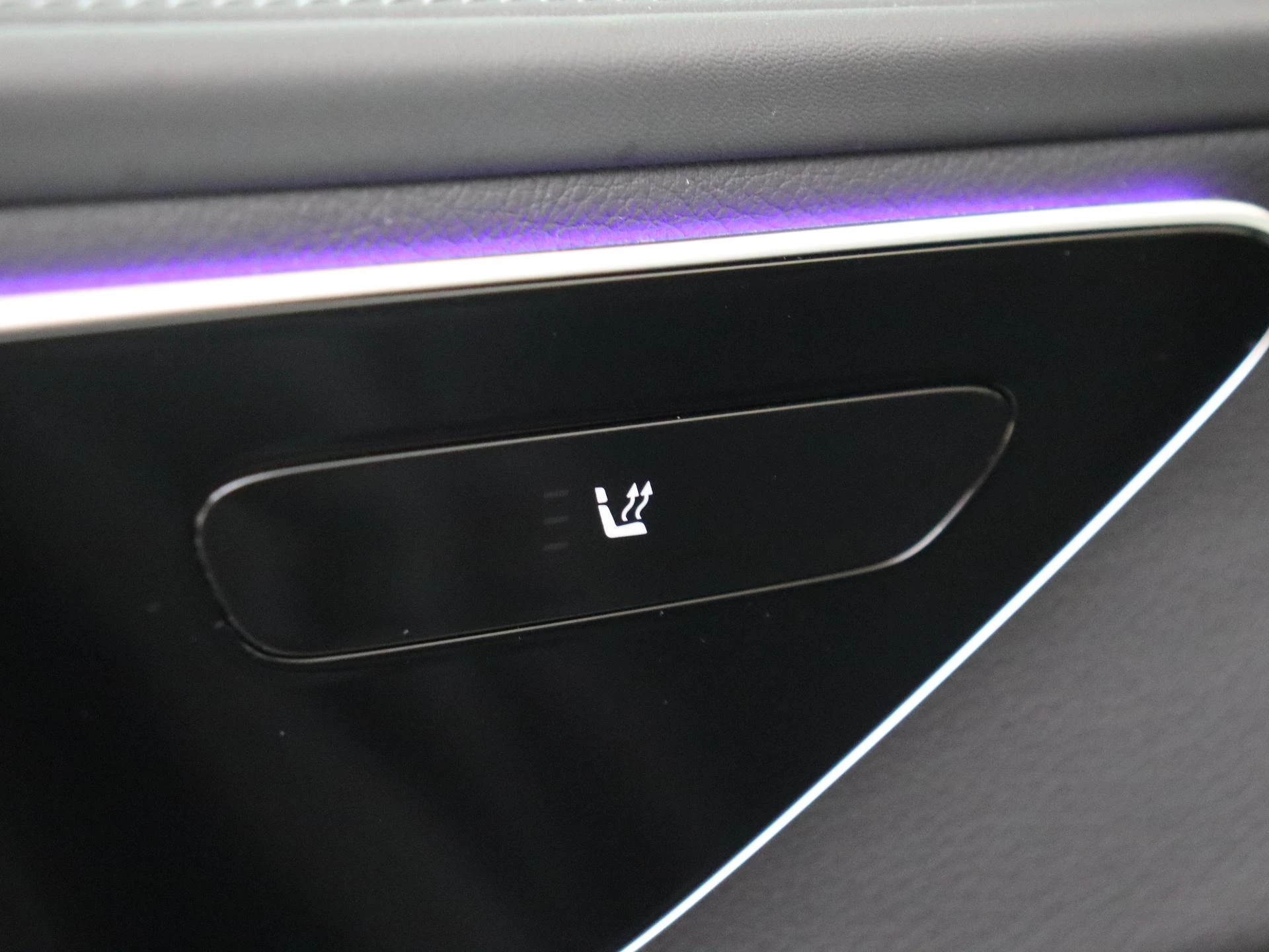Mercedes-Benz-C-Klasse-image-24