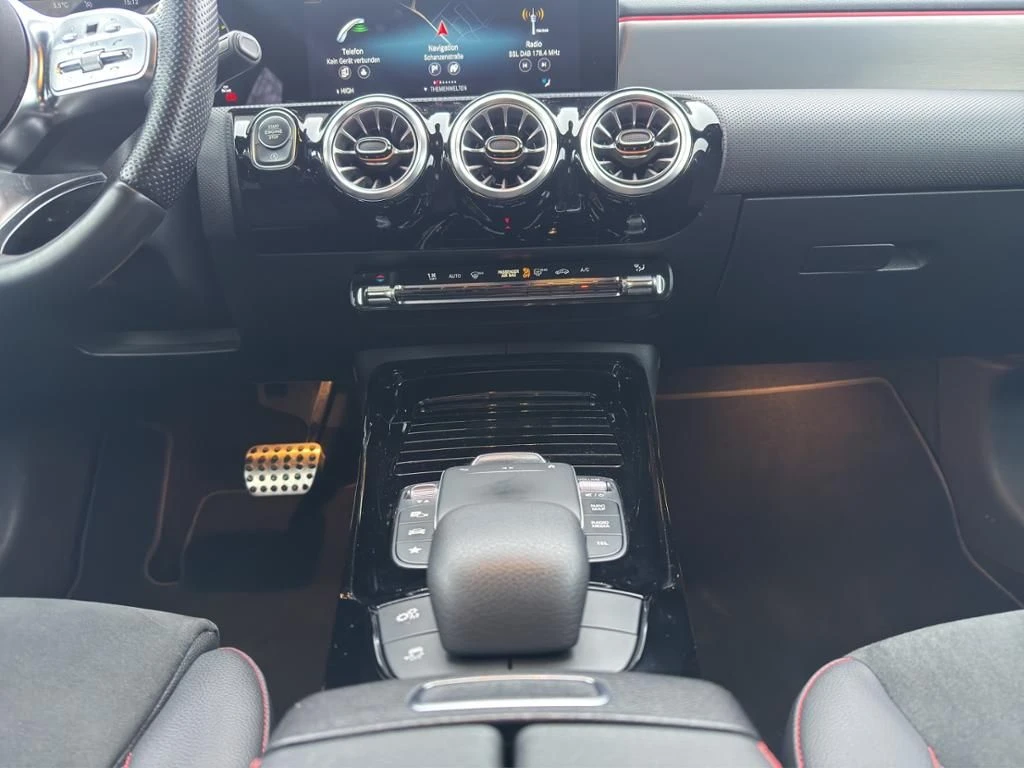 Mercedes-AMG-A-Klasse 45-image-18