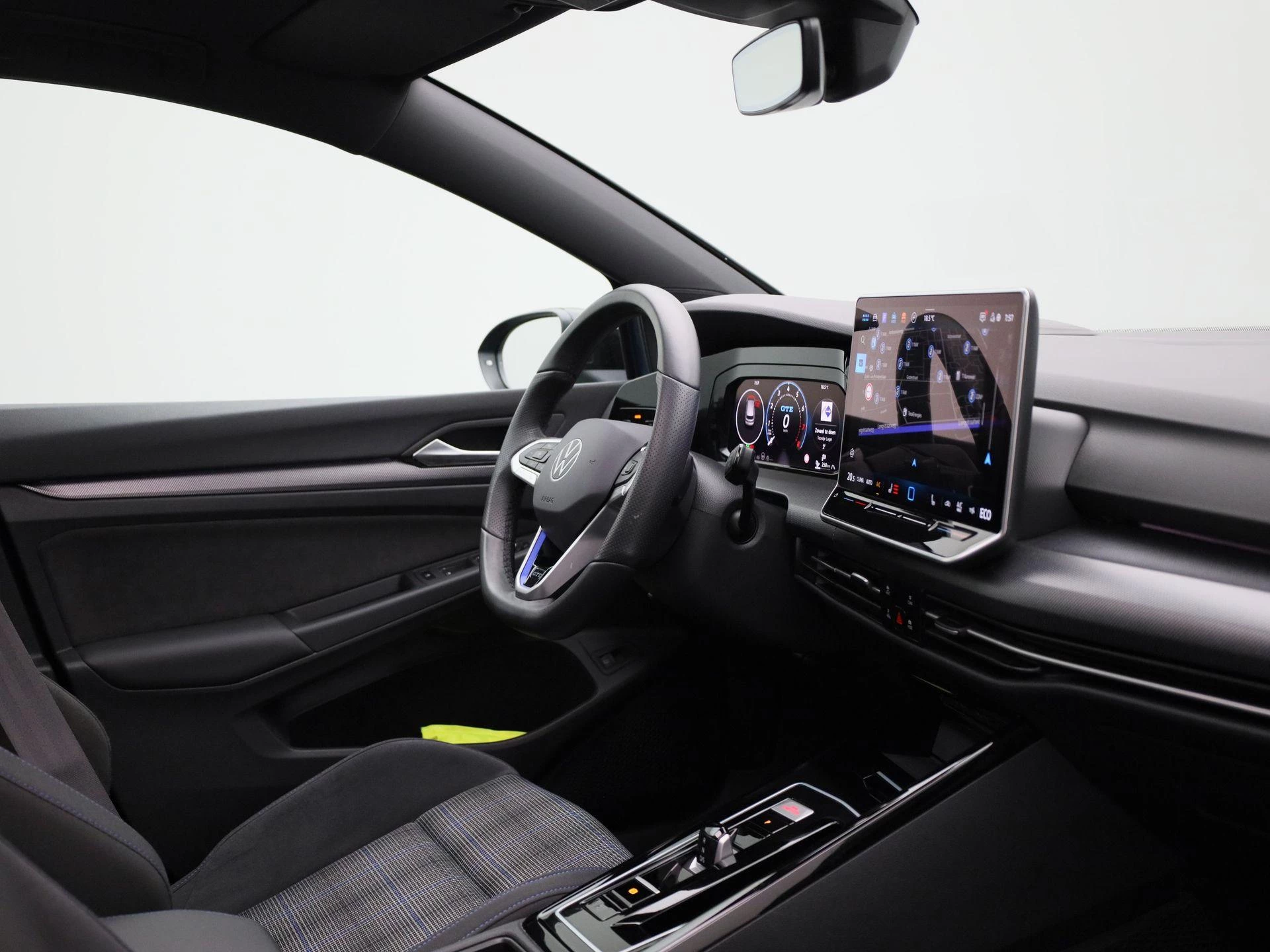 Volkswagen-Golf-image-39