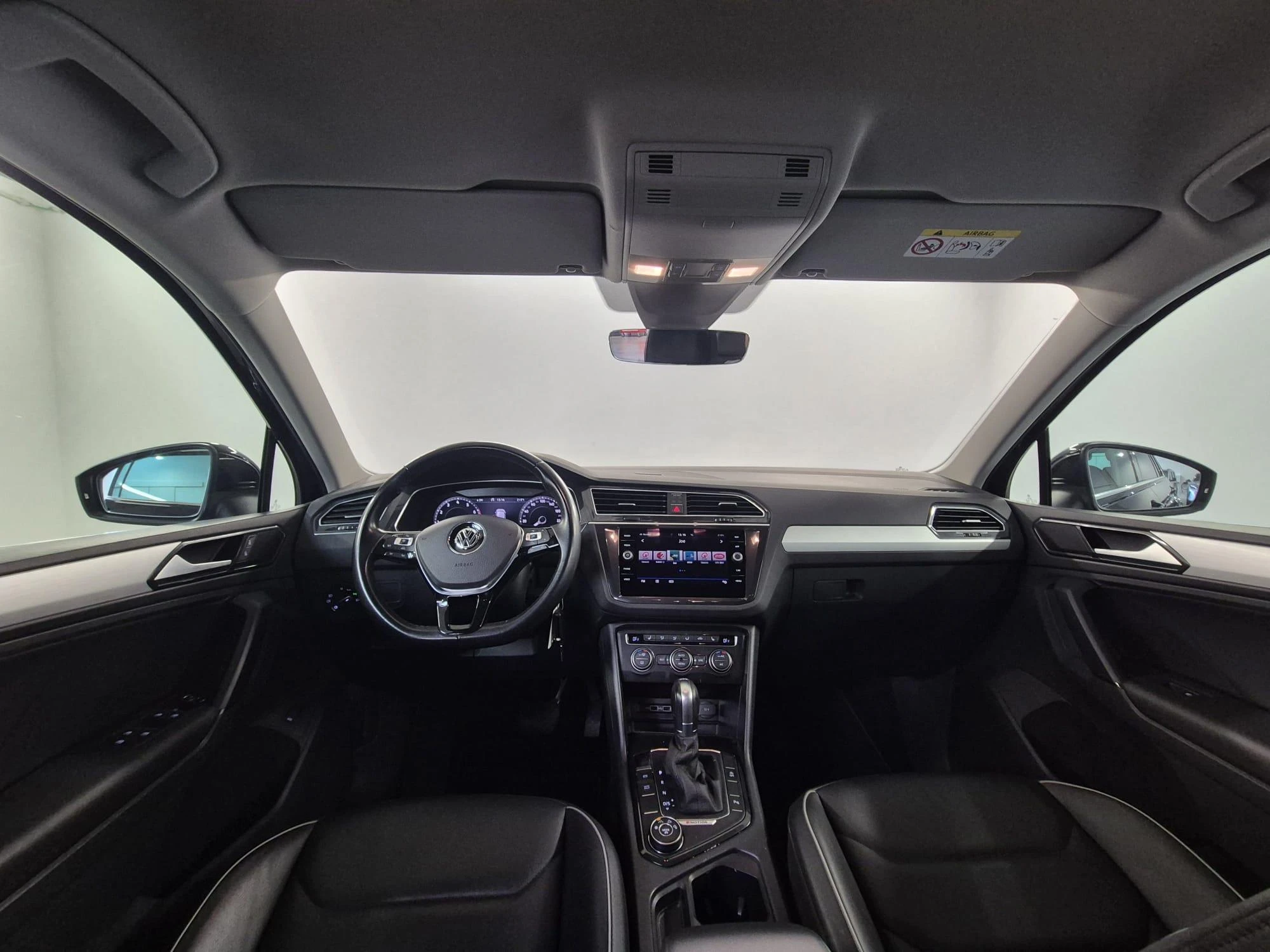 Volkswagen-Tiguan-image-12