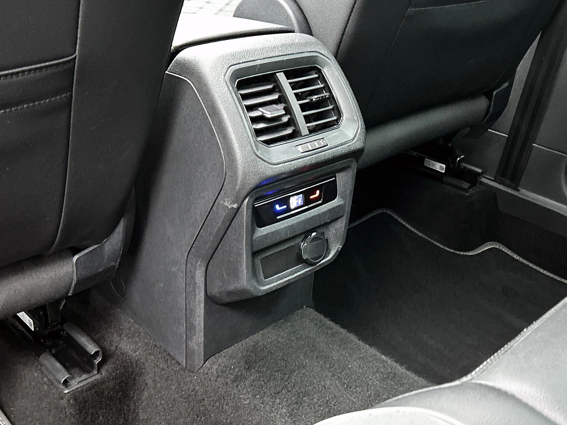 Volkswagen-Tiguan-image-10