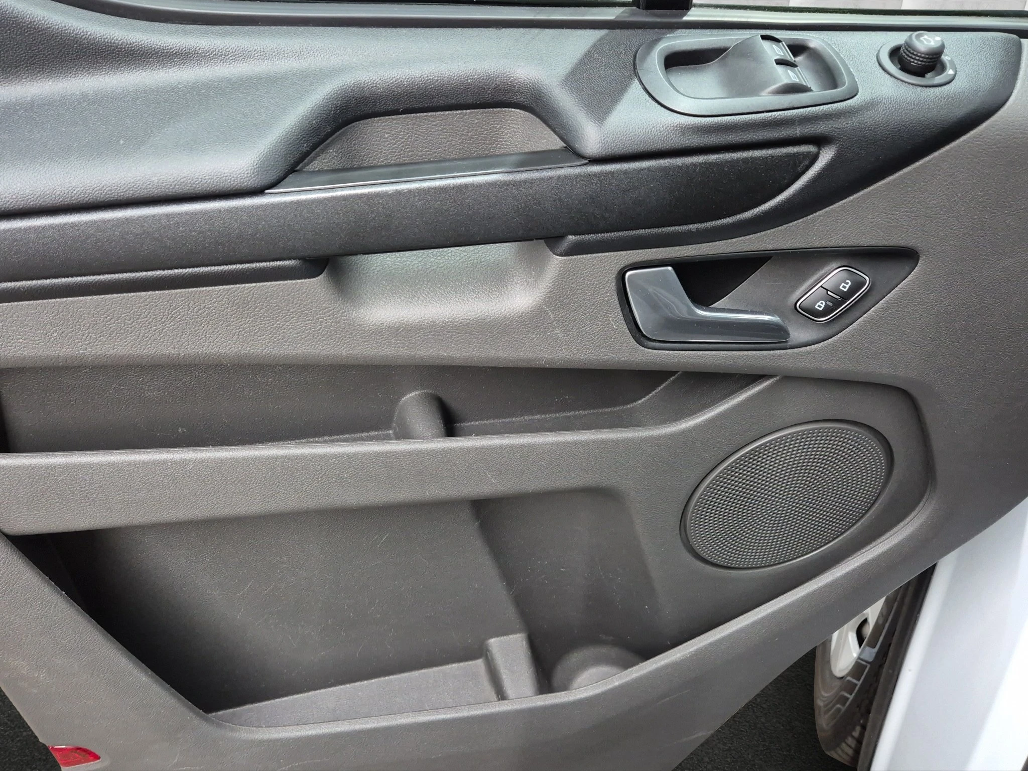 Ford-Transit Custom-image-15