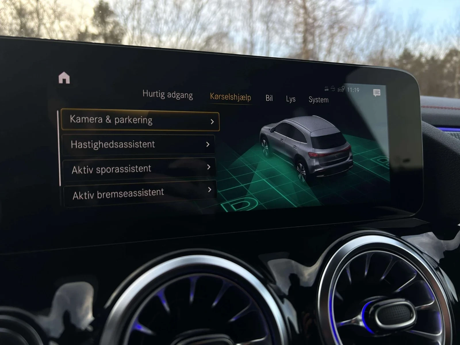 Mercedes-Benz-EQA-image-14