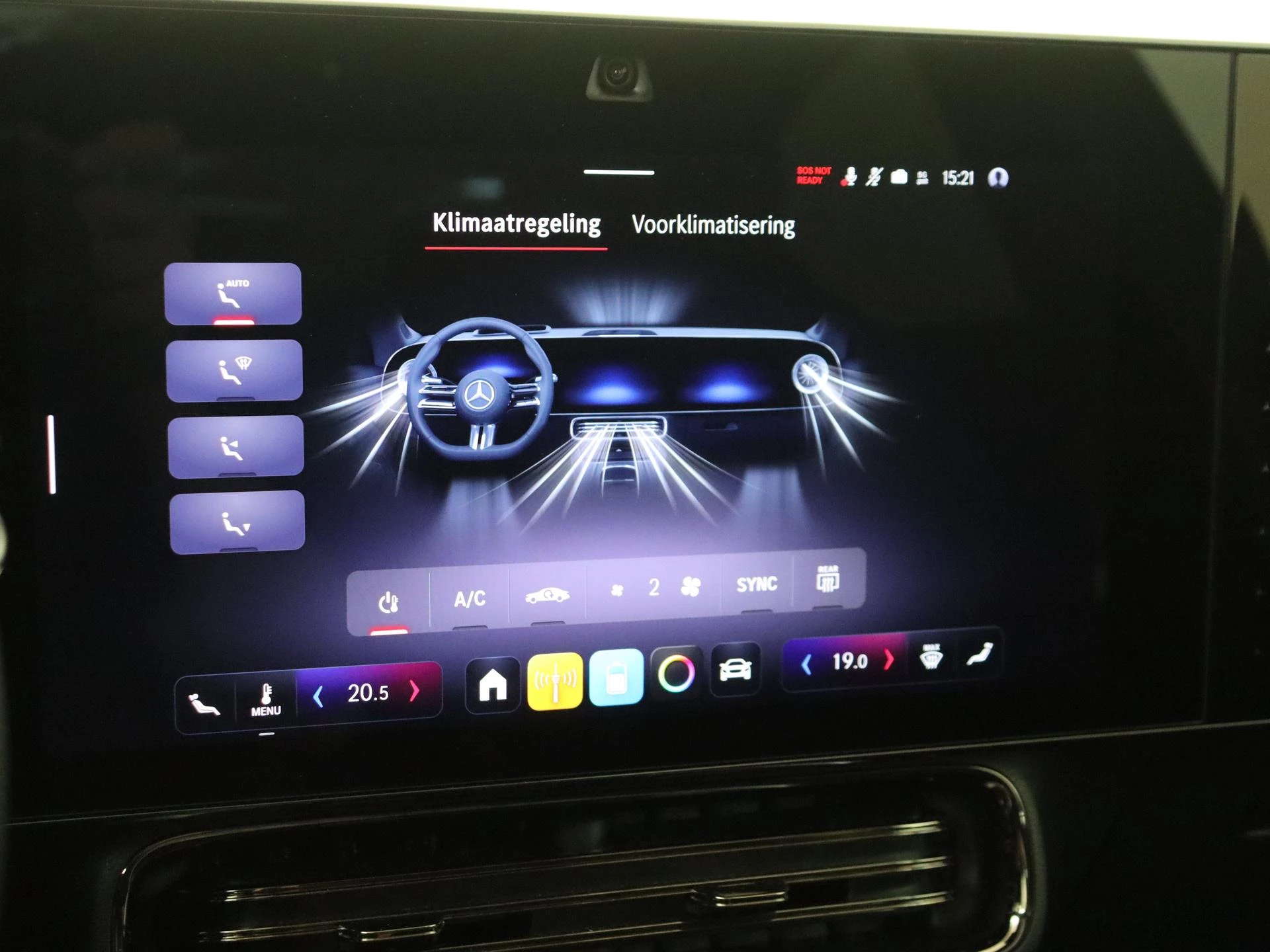 Mercedes-Benz-CLA-image-17