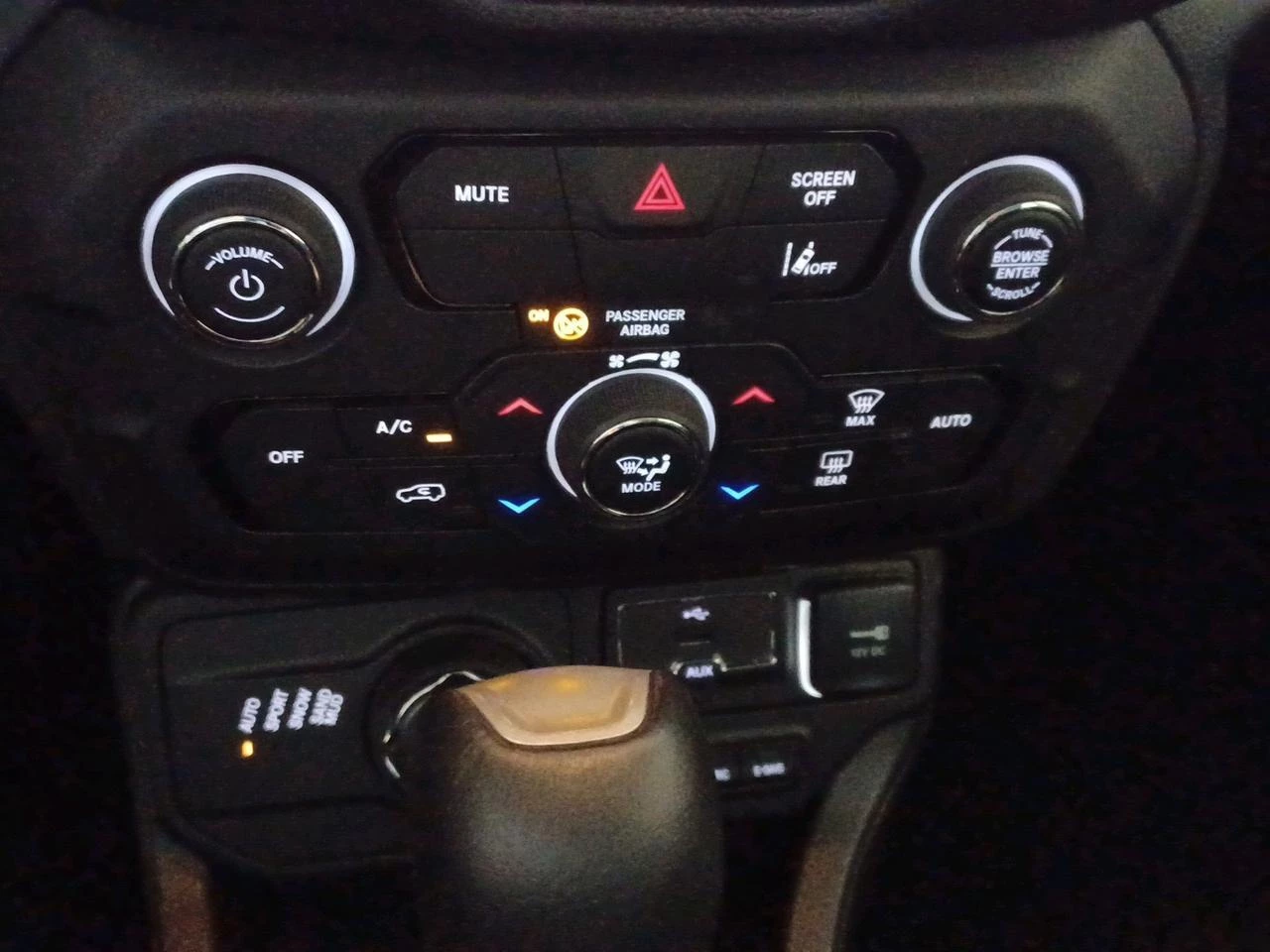 Jeep-Renegade-image-24