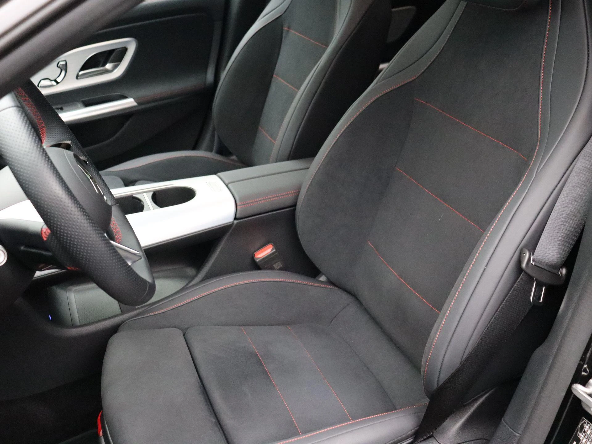 Mercedes-Benz-CLA-image-12