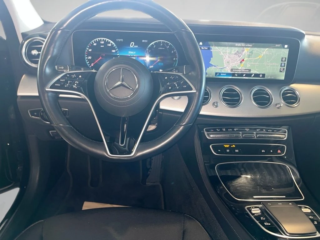 Mercedes-Benz-E-Klasse 300-image-10