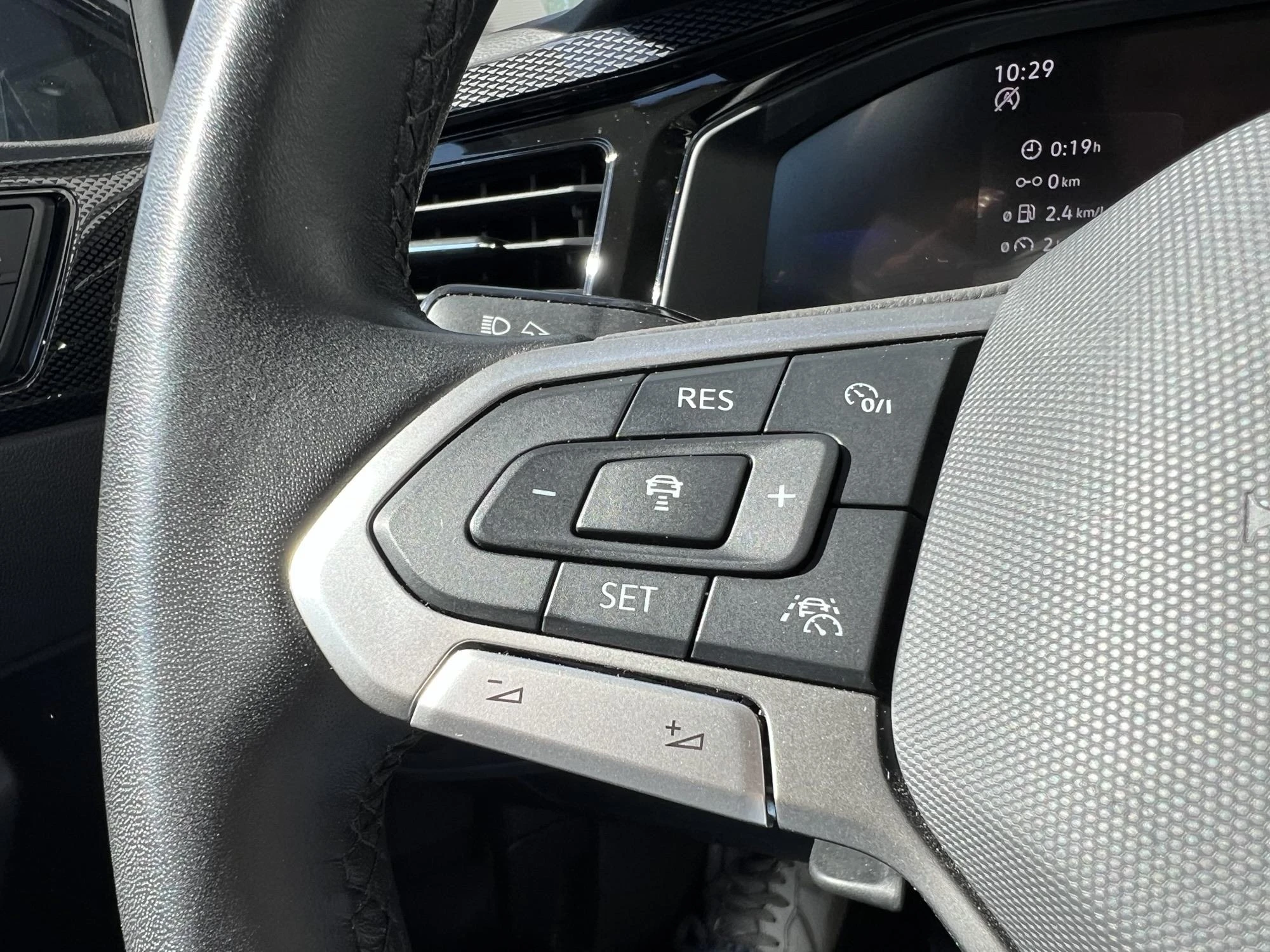 Volkswagen-Polo-image-9