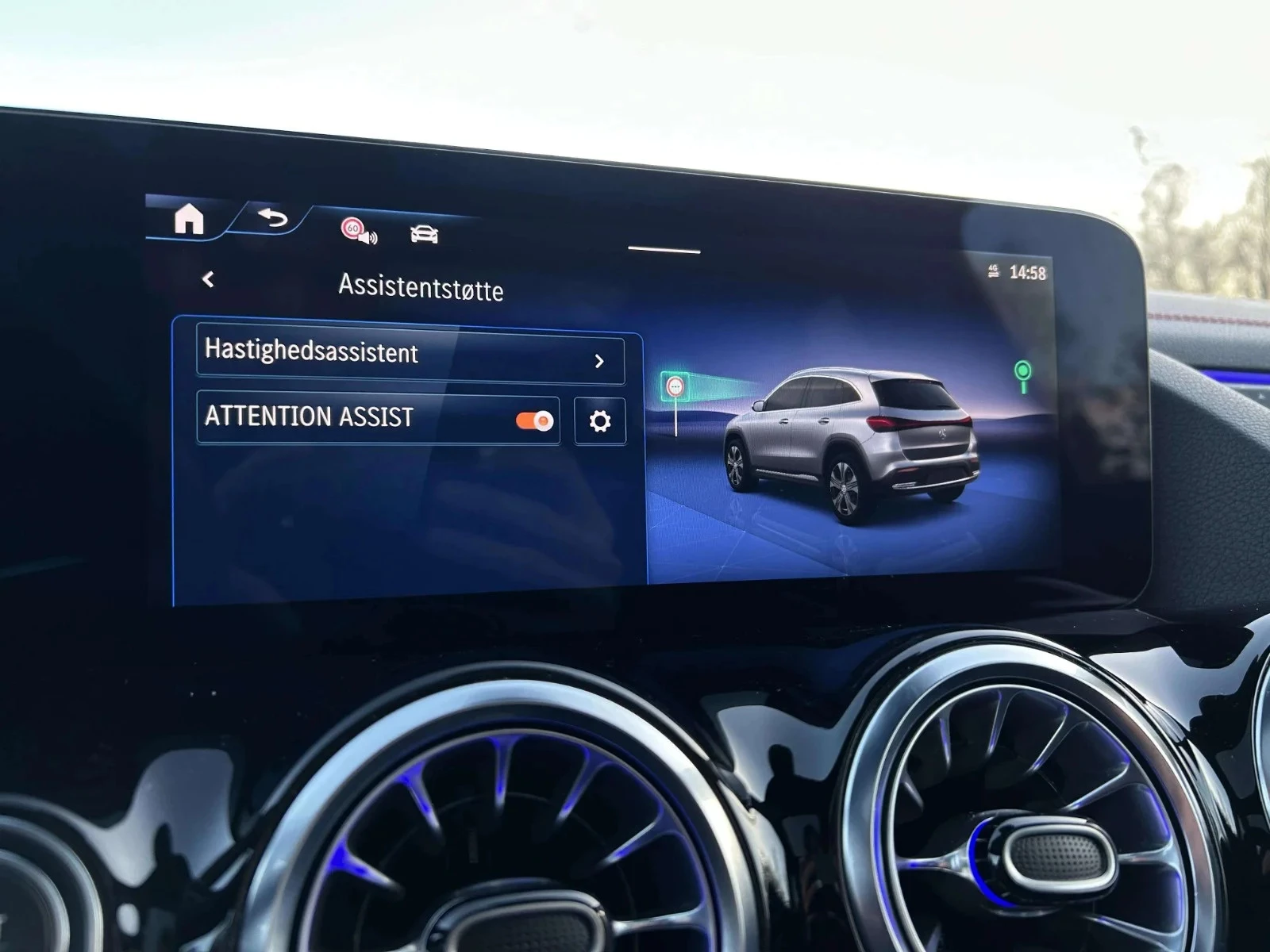 Mercedes-Benz-EQA-image-18