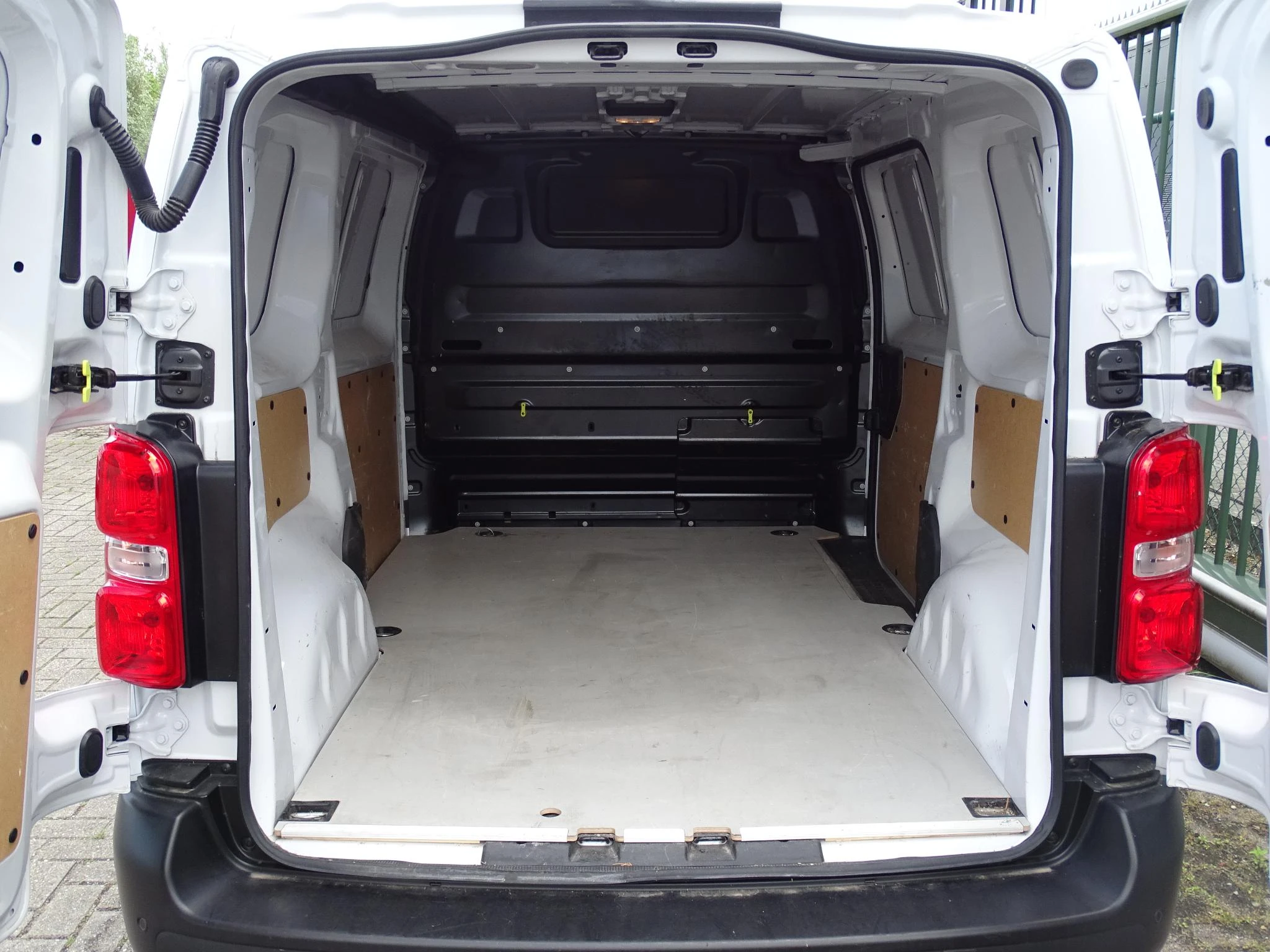 Opel-Vivaro-image-13