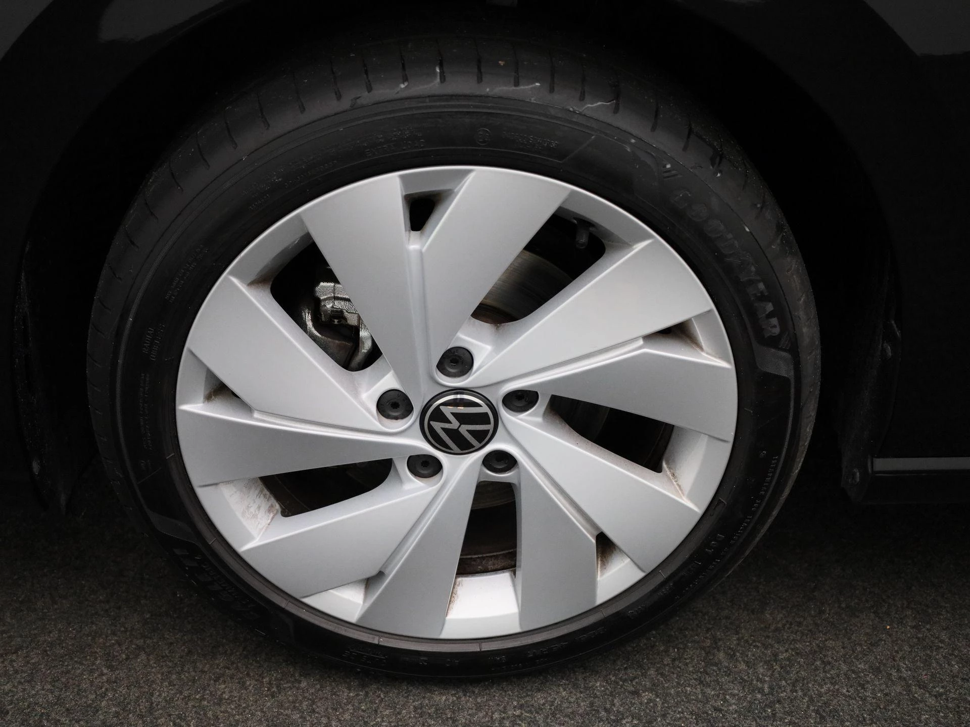Volkswagen-Golf-image-14