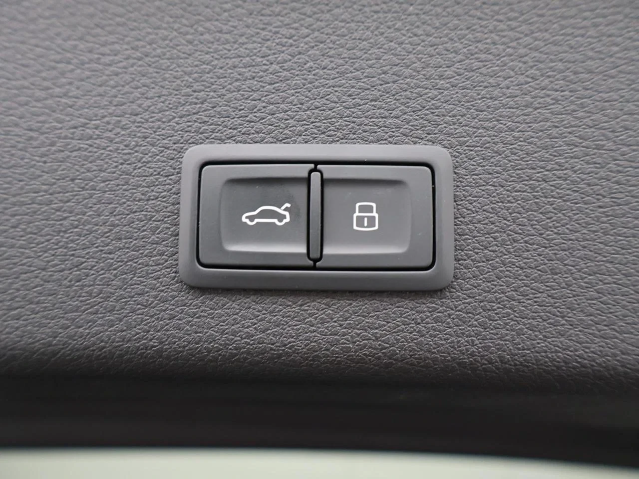 Audi e-tron Audi e-tron Competition 55 QUATTRO 408PK *AUTOMAAT*PANODAK*3X-S LINE*LEDER*ALCANTARA*B&O*360° CAMERA*...*