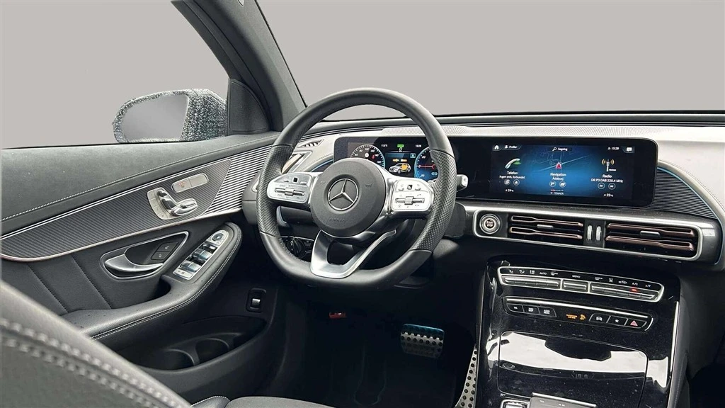 Mercedes-Benz-EQC-image-14