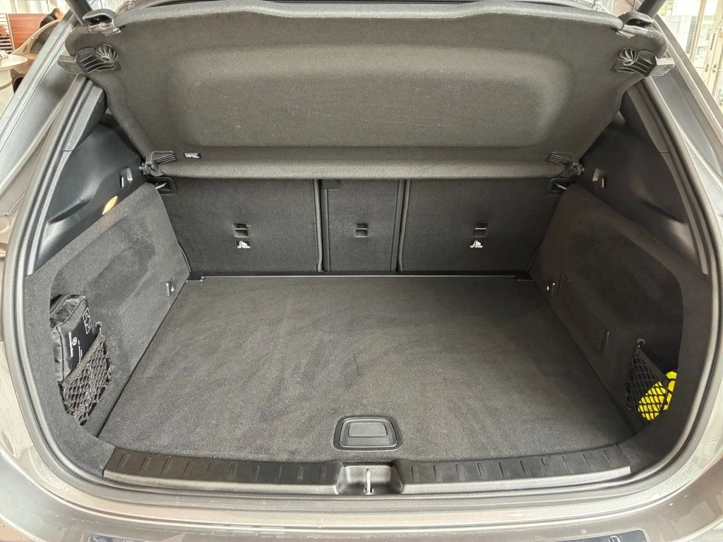 Mercedes-Benz-GLA 200-image-13