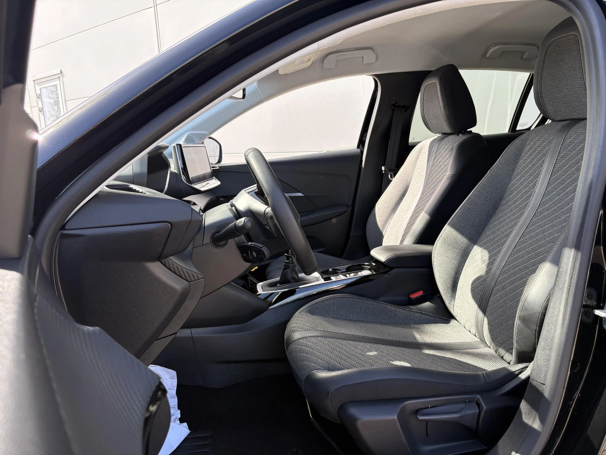 Peugeot-208-image-11
