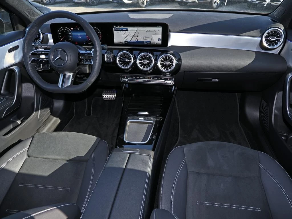 Mercedes-Benz-A-Klasse 200-image-13