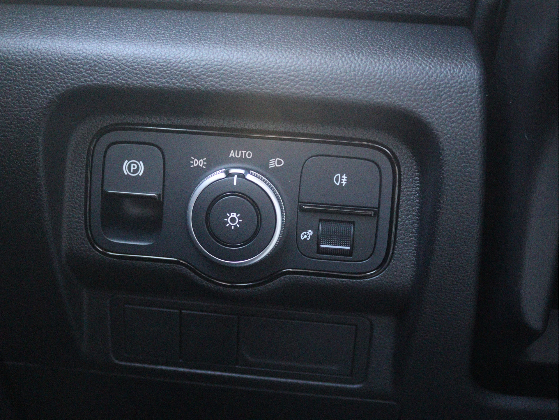 Mercedes-Benz-Citan-image-12