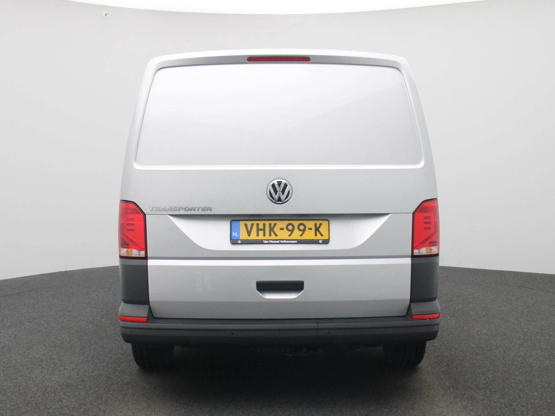 Volkswagen-Transporter-image-4