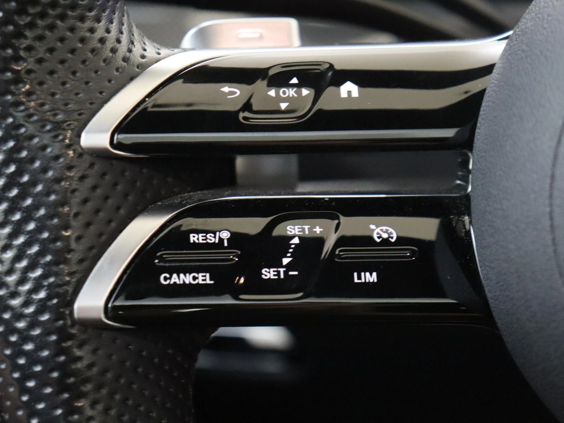 Mercedes-Benz-C-Klasse-image-12