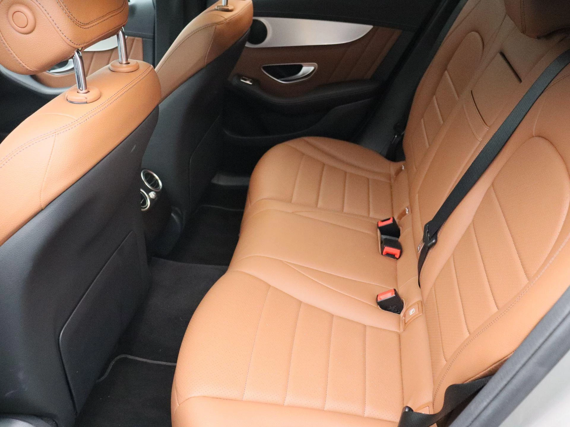 Mercedes-Benz GLC 200 d Coupé AMG LINE + LEDER + OPEN DAK + TREKHAAK + CARPLAY +