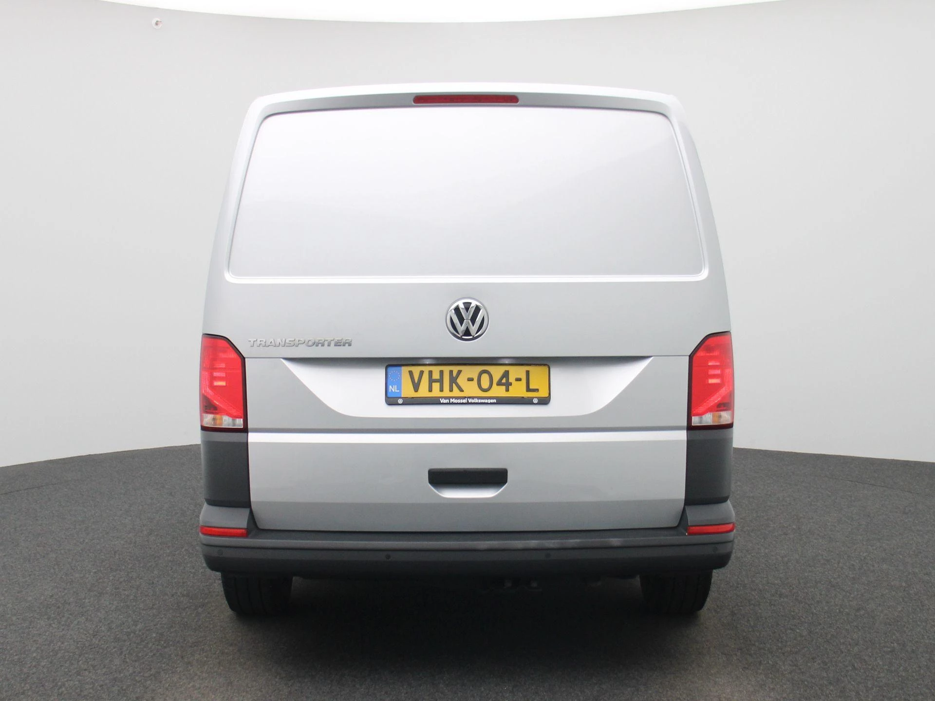 Volkswagen-Transporter-image-4