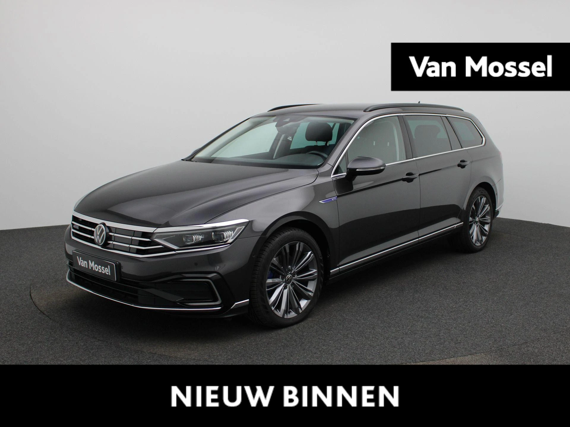 Volkswagen-Passat-image-0