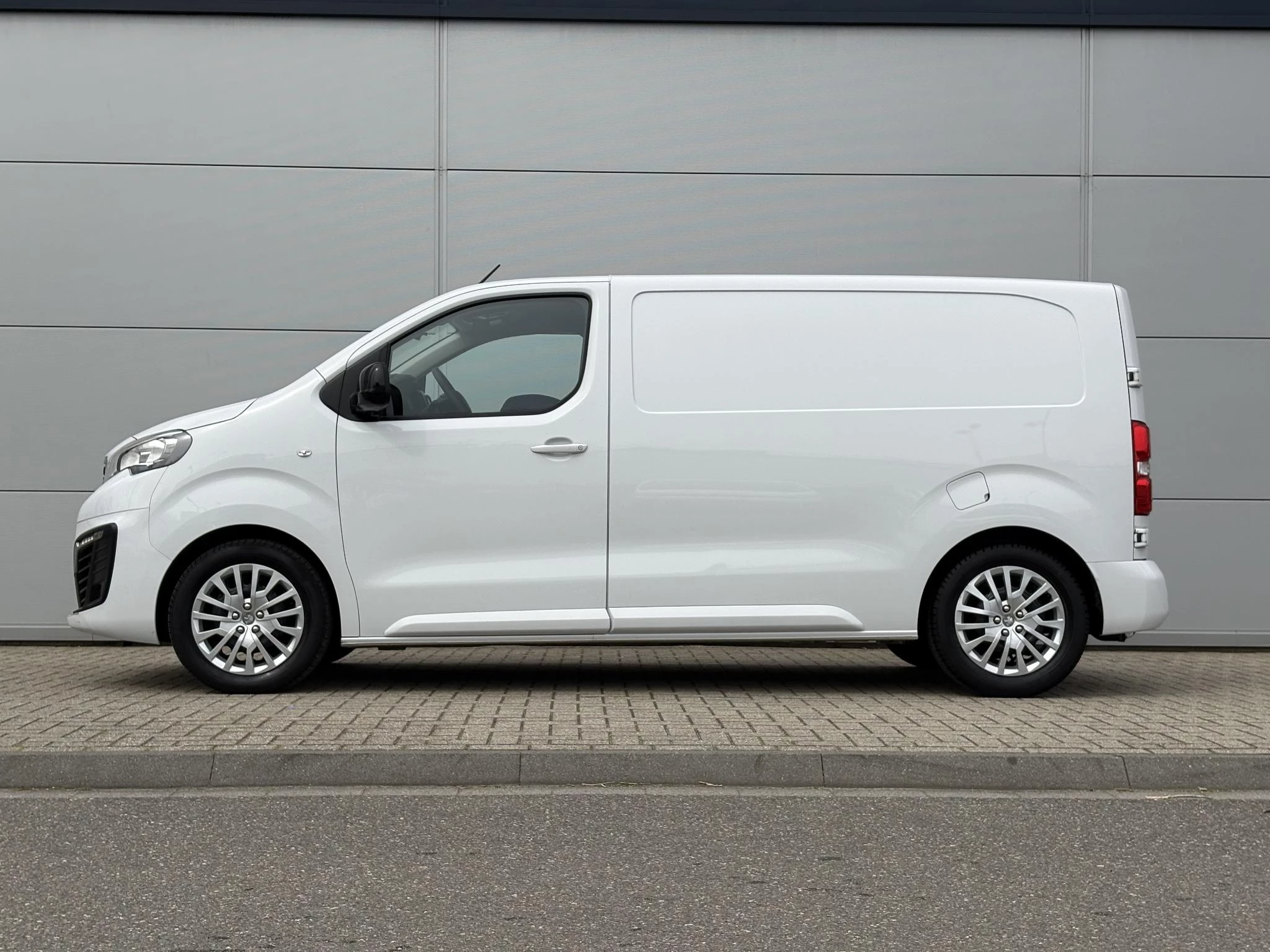 Peugeot-Expert-image-2