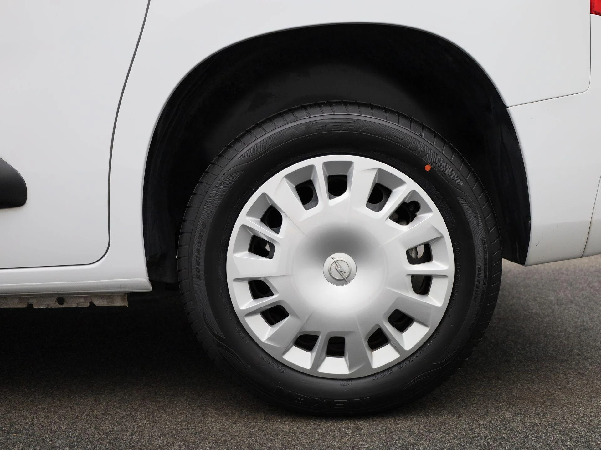 Opel-Combo Life-image-13