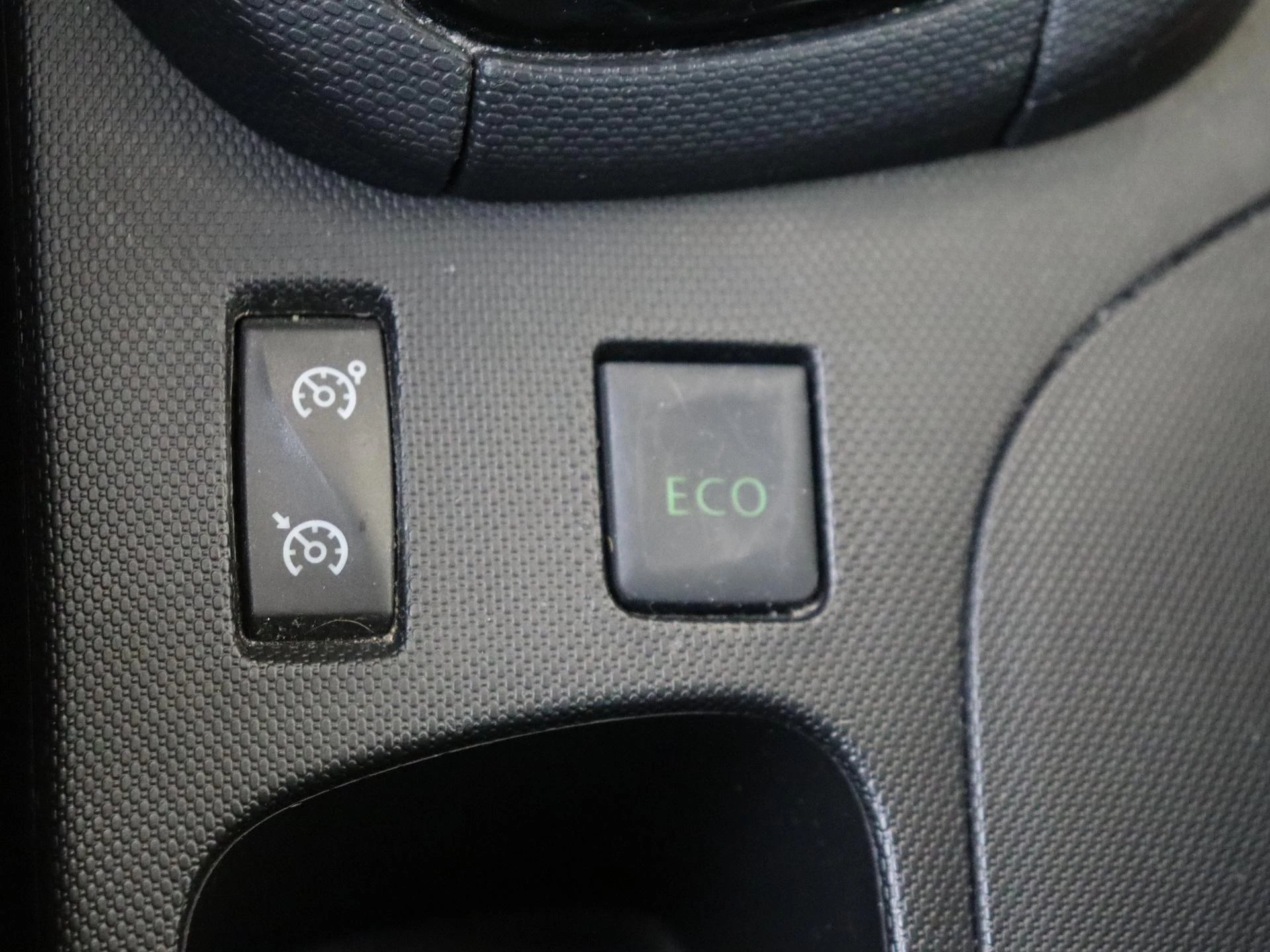 Renault-Clio-image-23