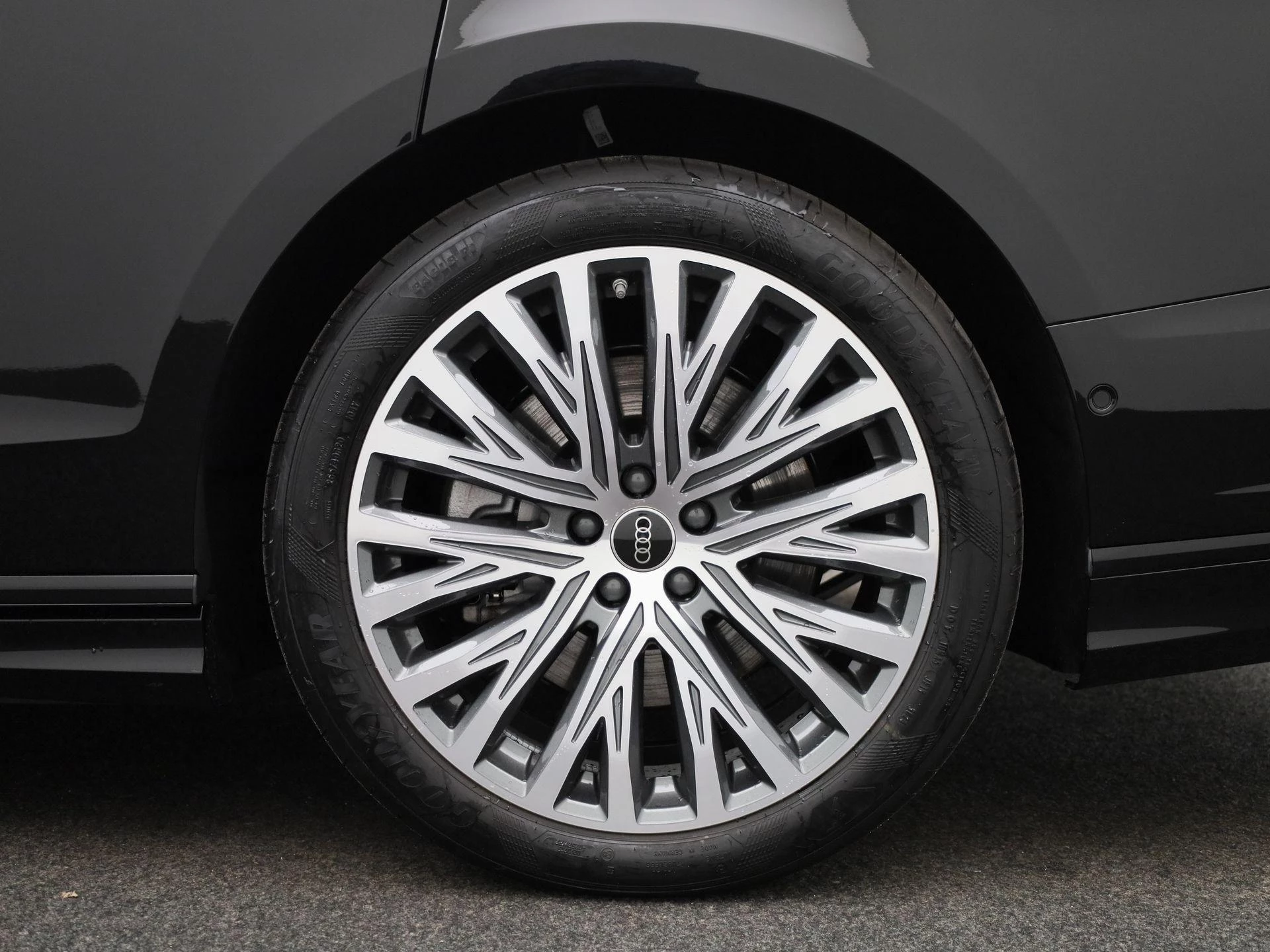 Audi A8 60 TFSI e quattro Lang 340 PK