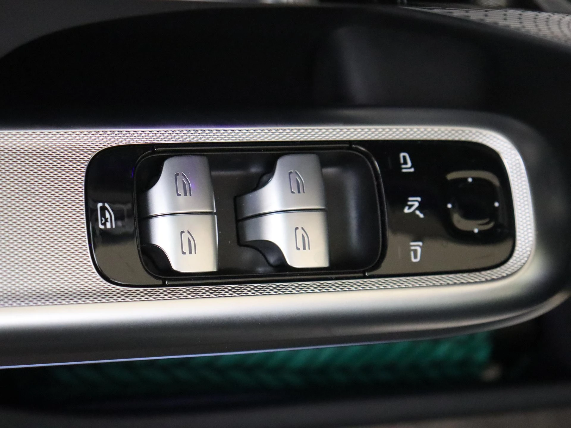 Mercedes-Benz-E-Klasse-image-25