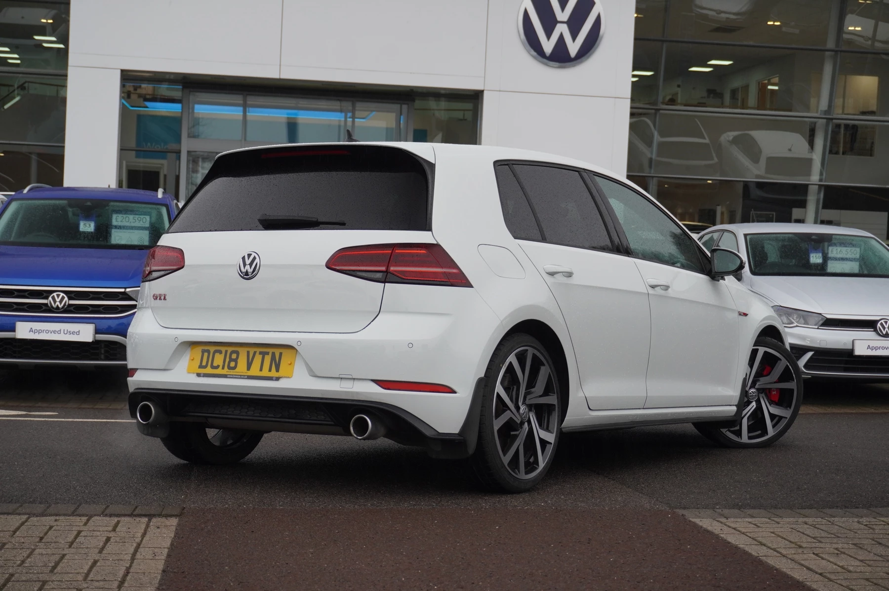 Volkswagen-Golf-image-14