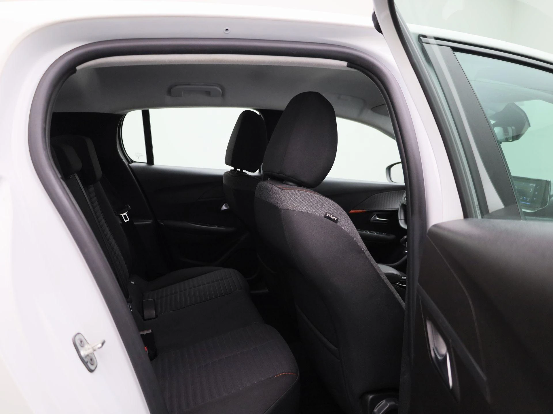Peugeot-208-image-36