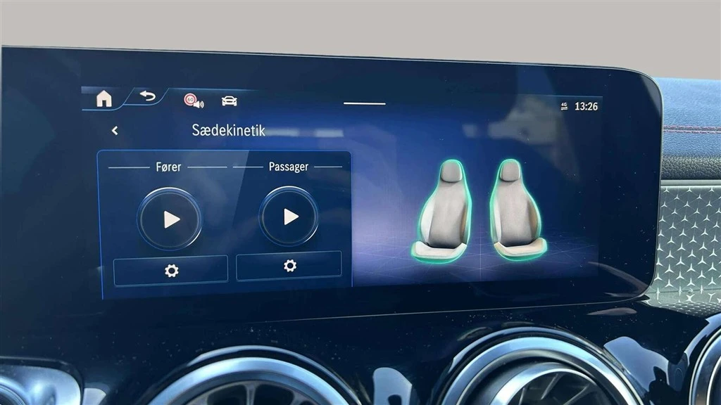 Mercedes-Benz-EQB-image-16