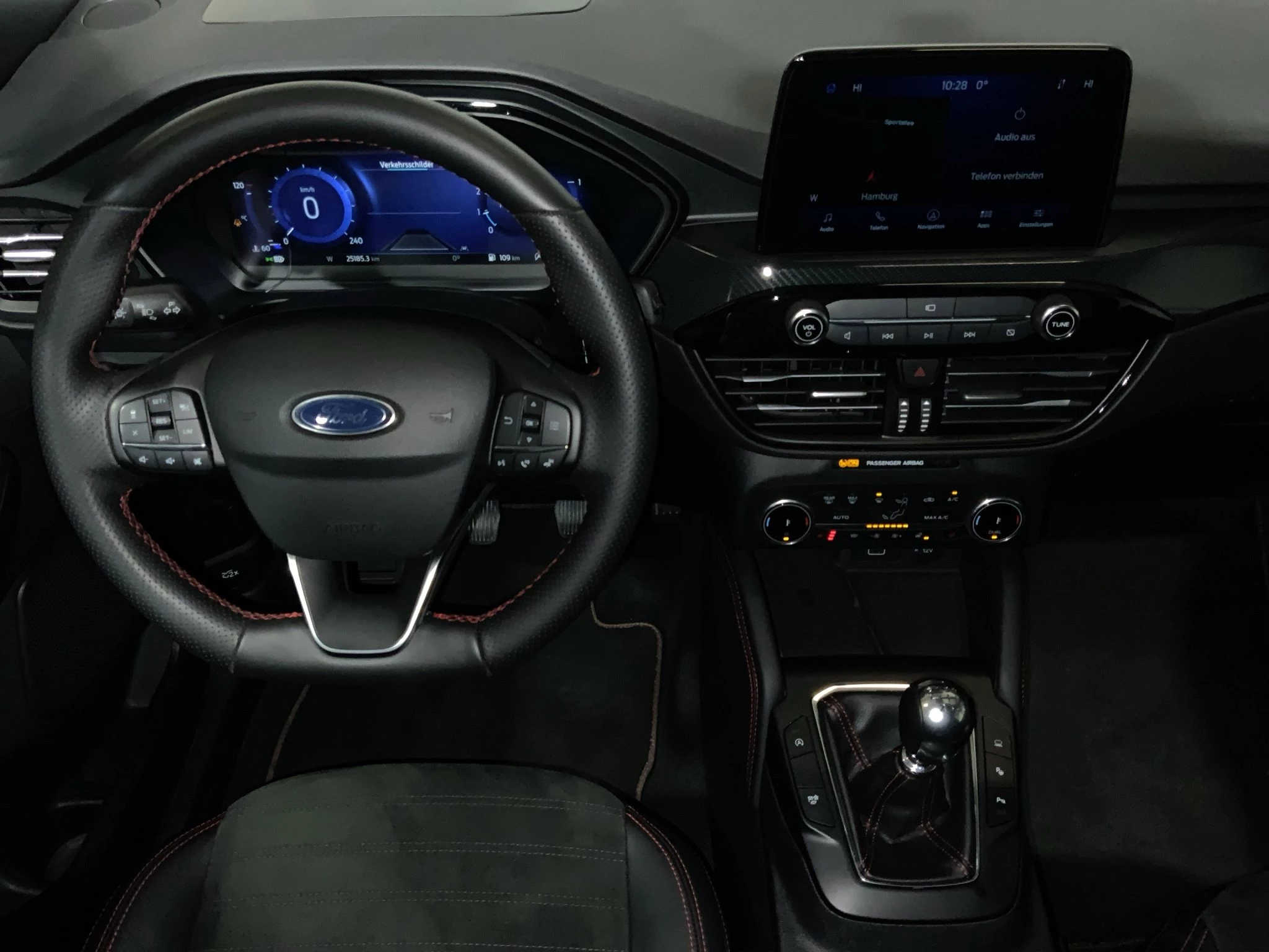 Ford Kuga ST-Line X*PANO*AHK*KAM*ACC*NAVI*SOUND-SYS.