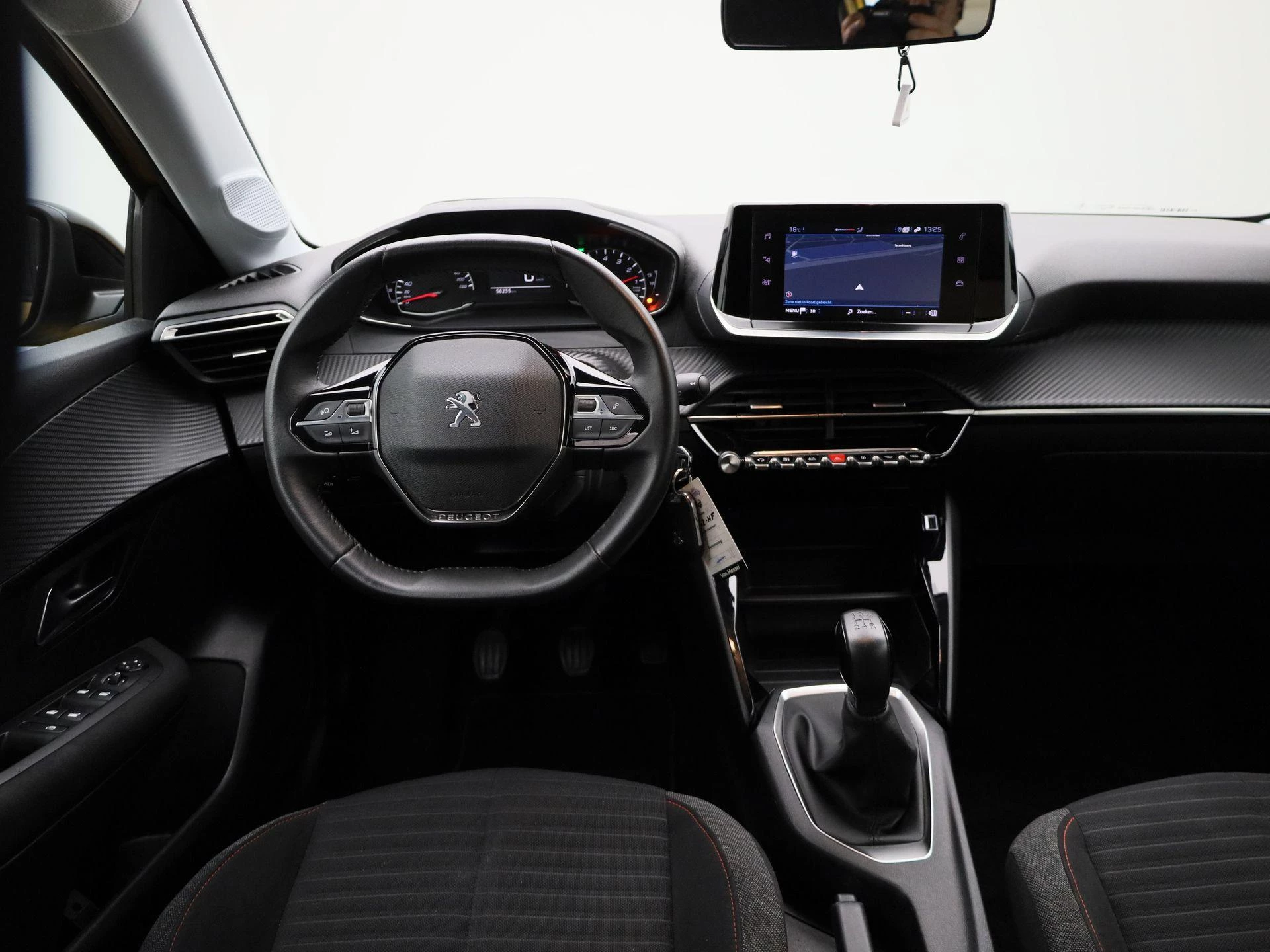 Peugeot-208-image-6
