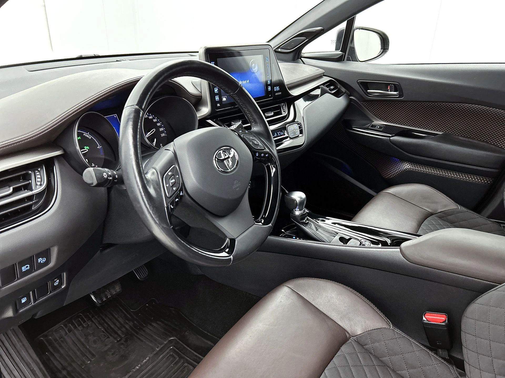 Toyota-C-HR-image-21