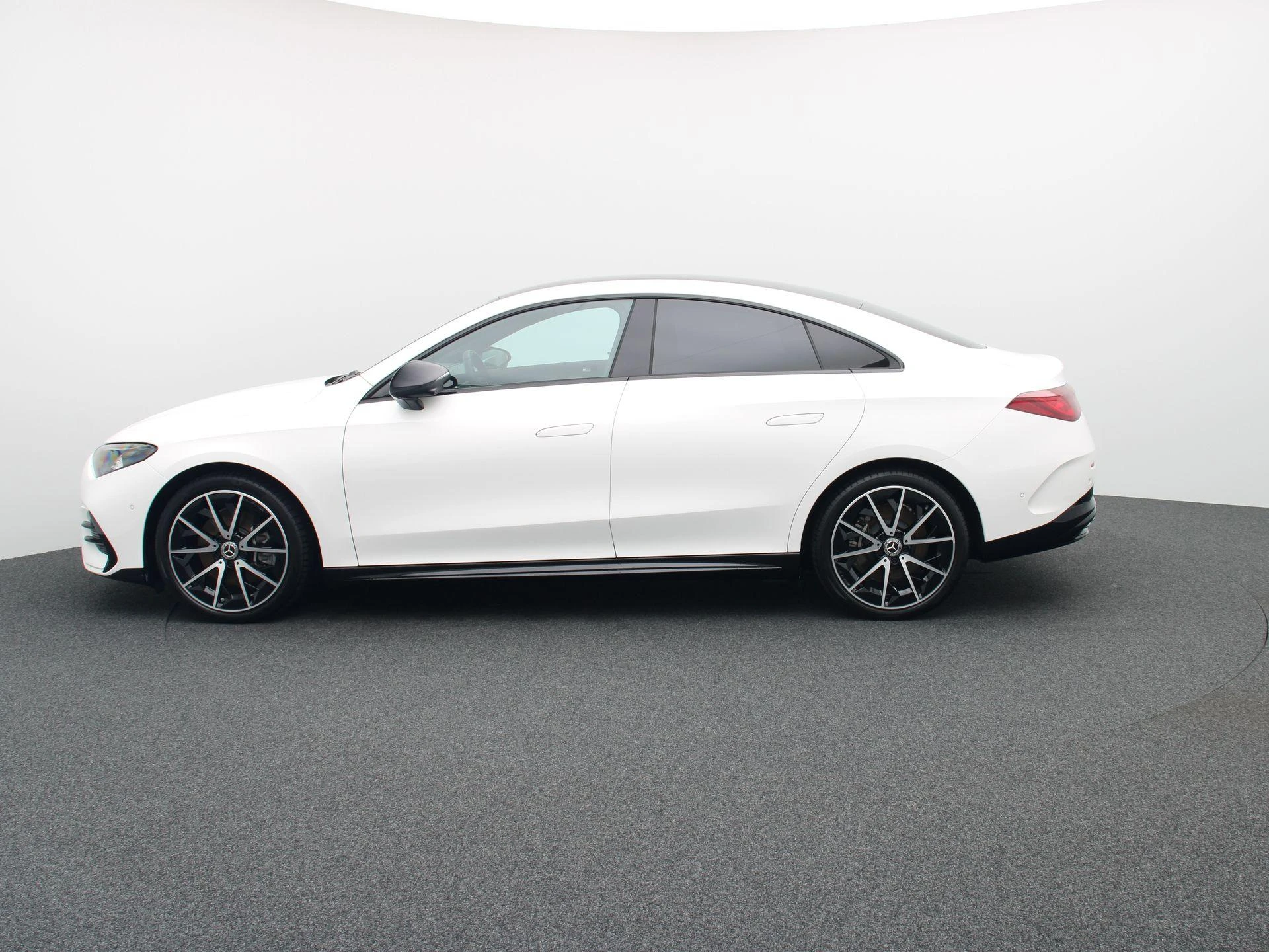Mercedes-Benz-CLA-image-3